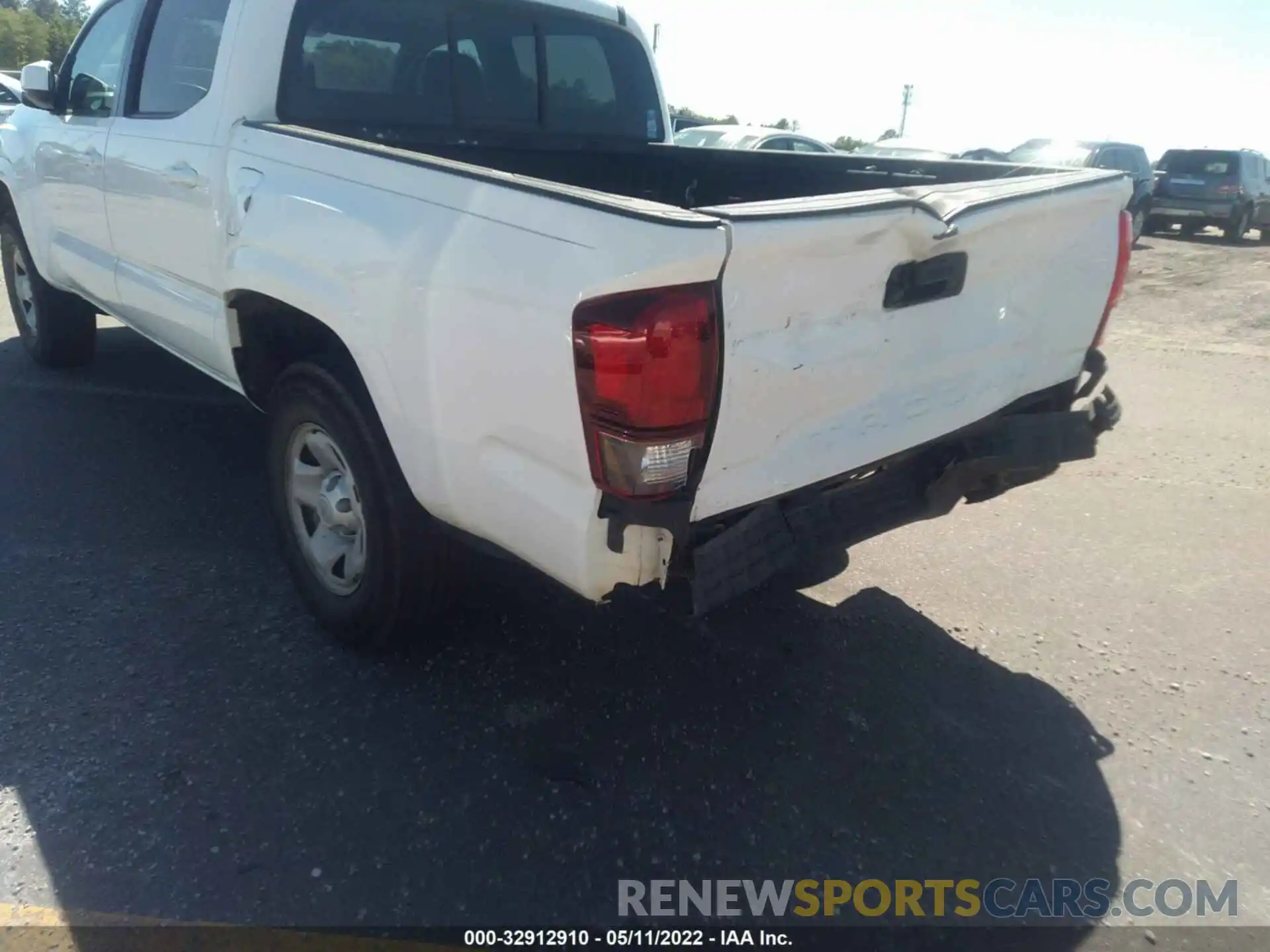 6 Photograph of a damaged car 5TFAX5GN6KX159713 TOYOTA TACOMA 2WD 2019