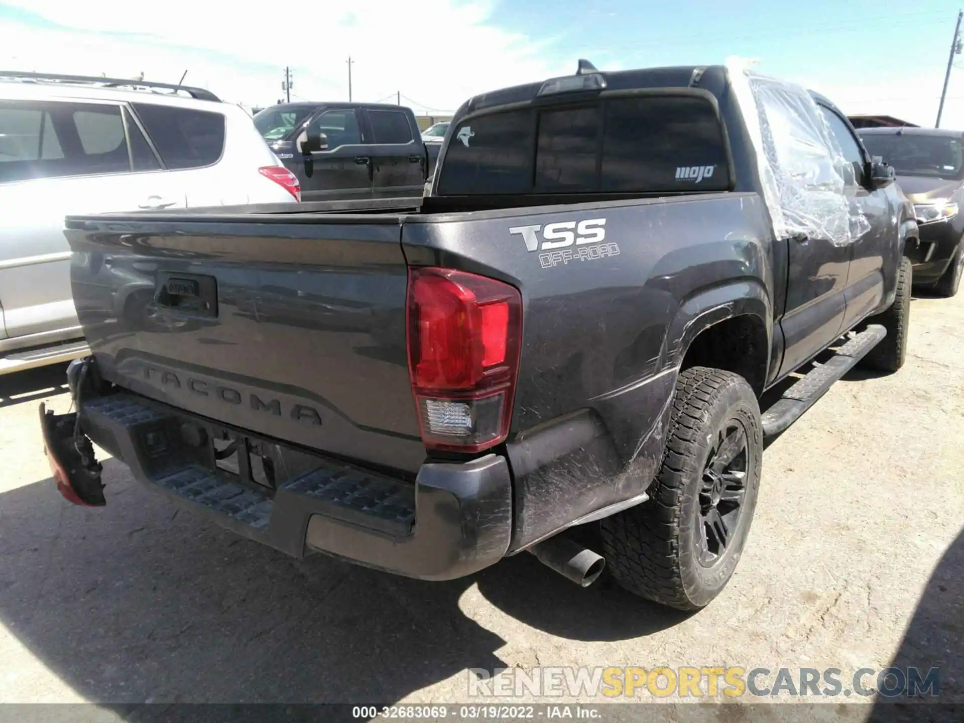 4 Photograph of a damaged car 5TFAX5GN6KX160523 TOYOTA TACOMA 2WD 2019