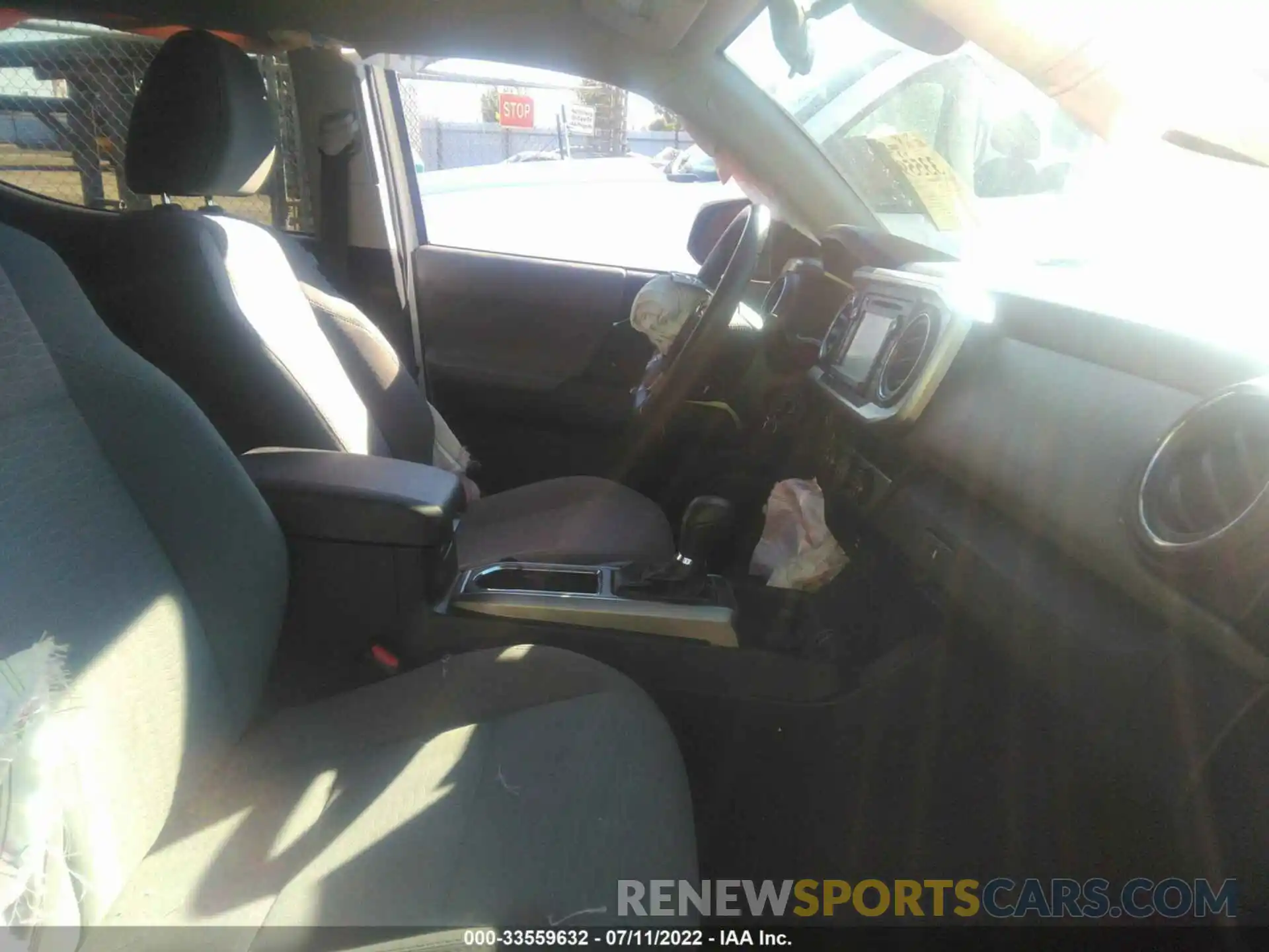 5 Photograph of a damaged car 5TFAX5GN6KX161297 TOYOTA TACOMA 2WD 2019