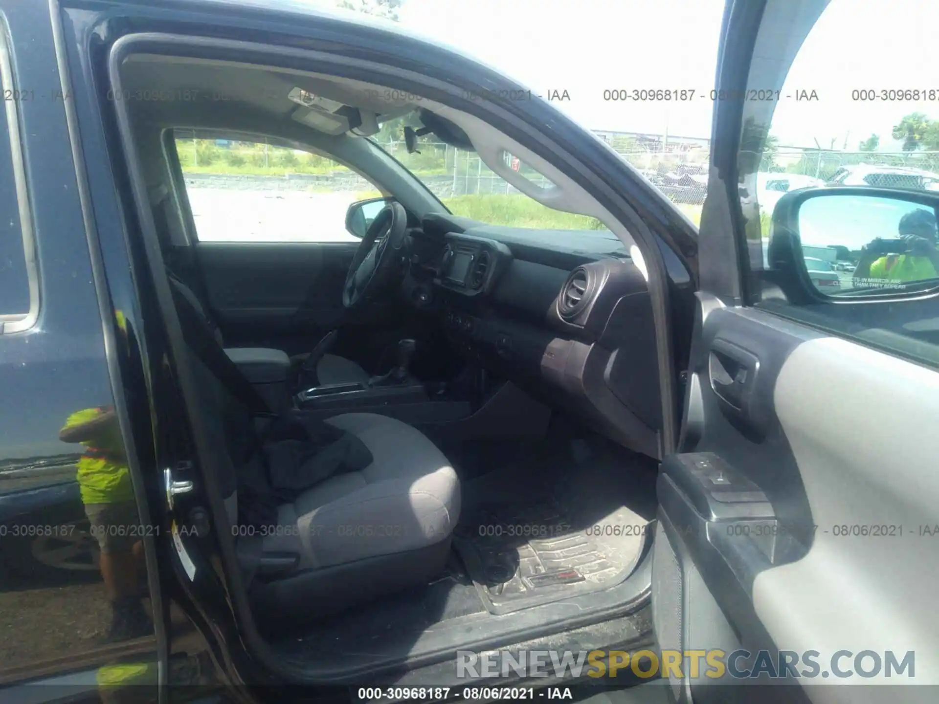 5 Photograph of a damaged car 5TFAX5GN7KX132794 TOYOTA TACOMA 2WD 2019