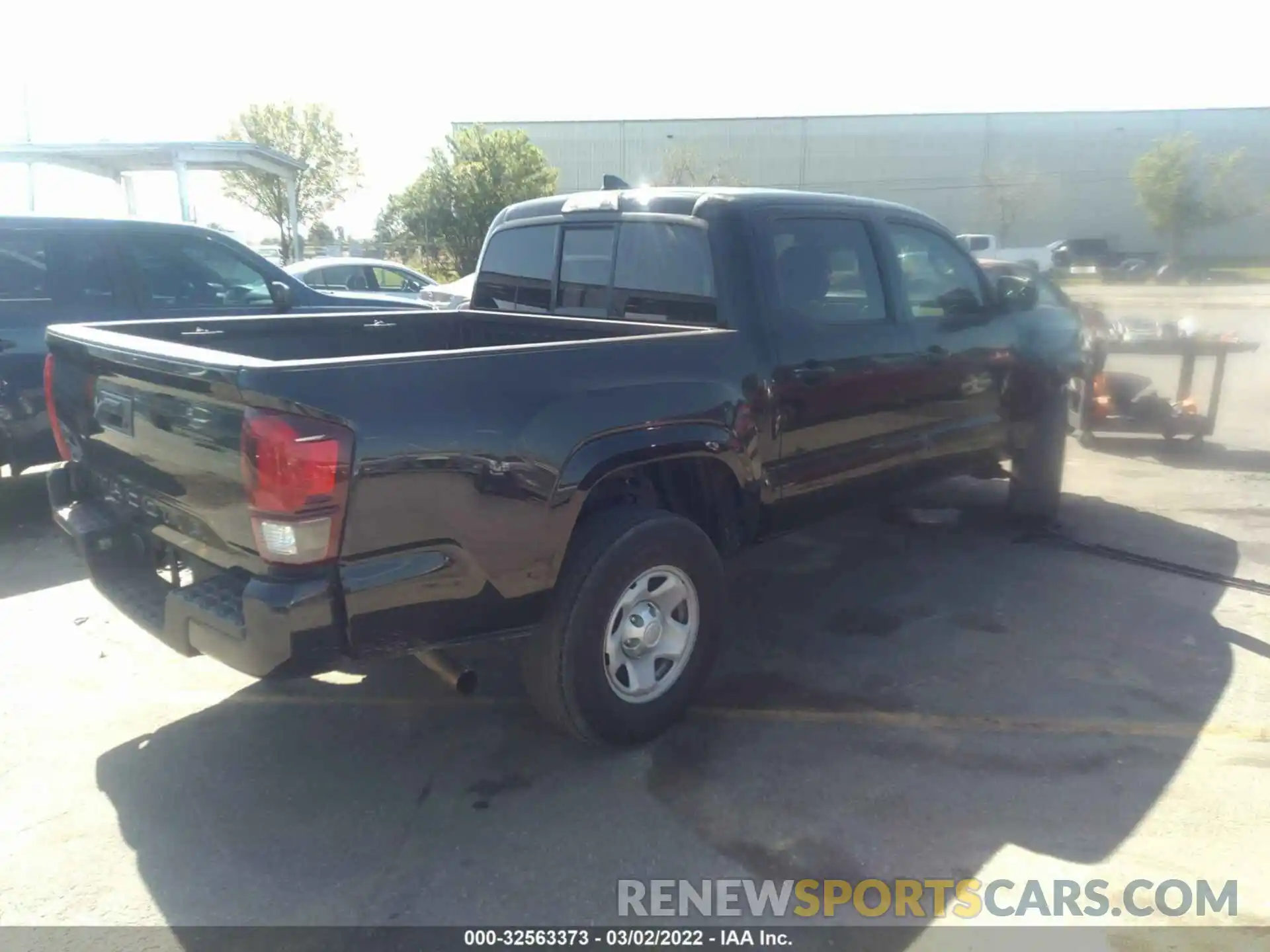 4 Photograph of a damaged car 5TFAX5GN7KX159333 TOYOTA TACOMA 2WD 2019