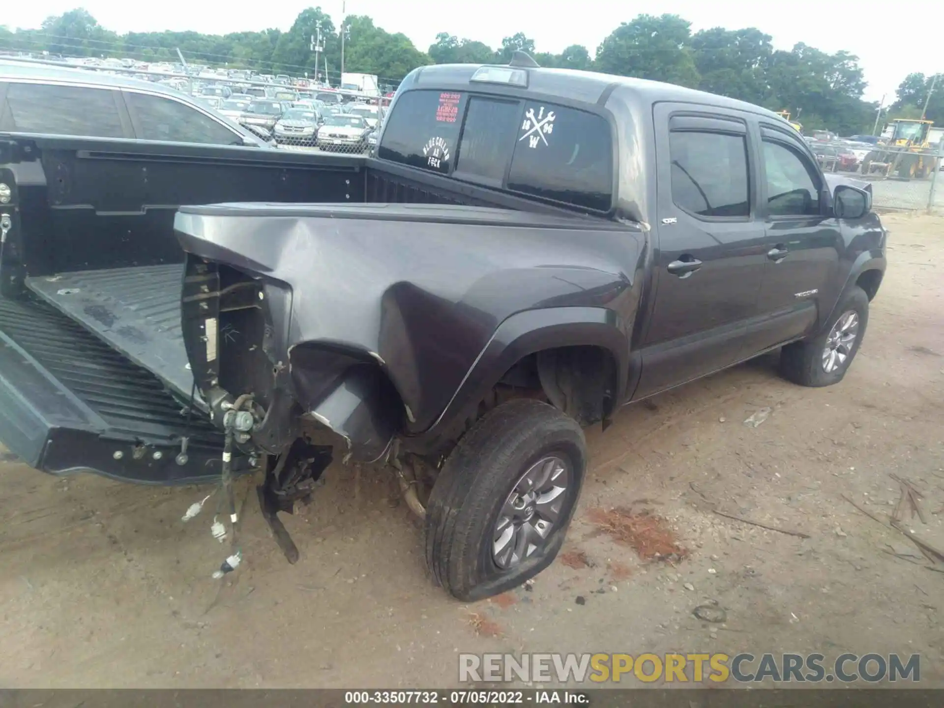 4 Photograph of a damaged car 5TFAX5GN8KX133968 TOYOTA TACOMA 2WD 2019