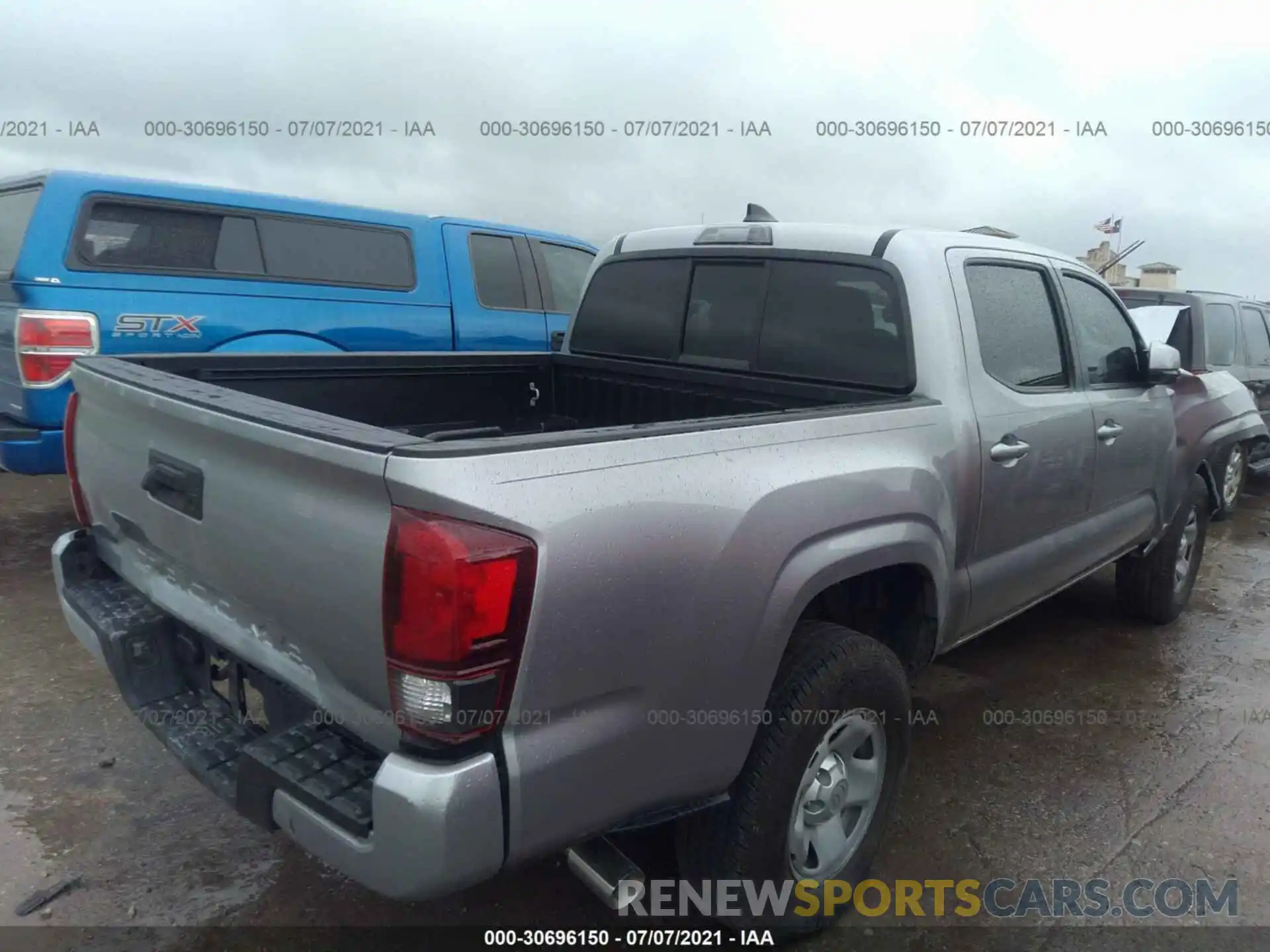 4 Фотография поврежденного автомобиля 5TFAX5GN8KX140225 TOYOTA TACOMA 2WD 2019