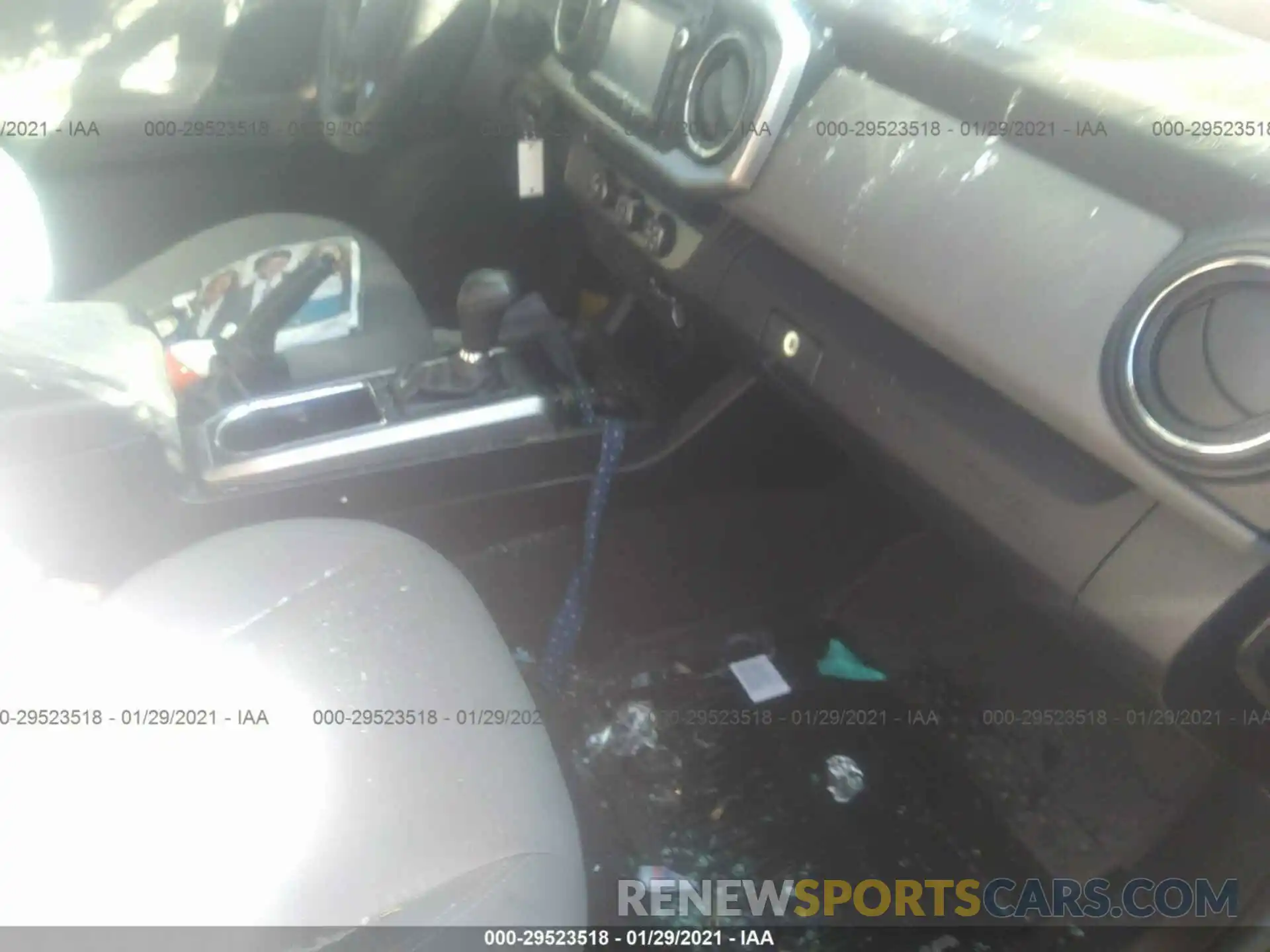 5 Фотография поврежденного автомобиля 5TFAX5GN8KX145991 TOYOTA TACOMA 2WD 2019