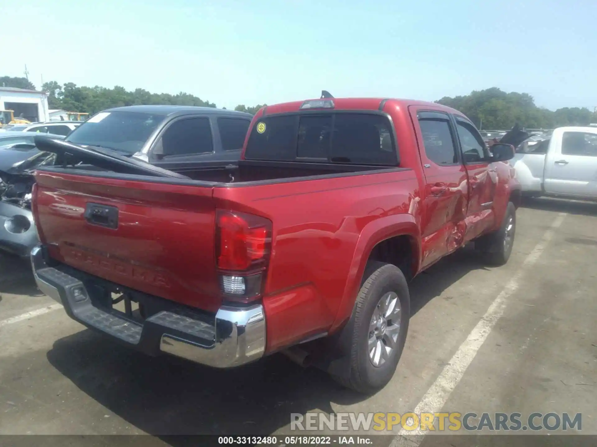 4 Photograph of a damaged car 5TFAX5GN9KX135373 TOYOTA TACOMA 2WD 2019