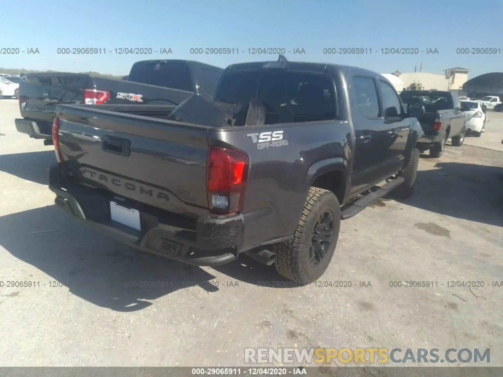 4 Фотография поврежденного автомобиля 5TFAX5GN9KX145692 TOYOTA TACOMA 2WD 2019