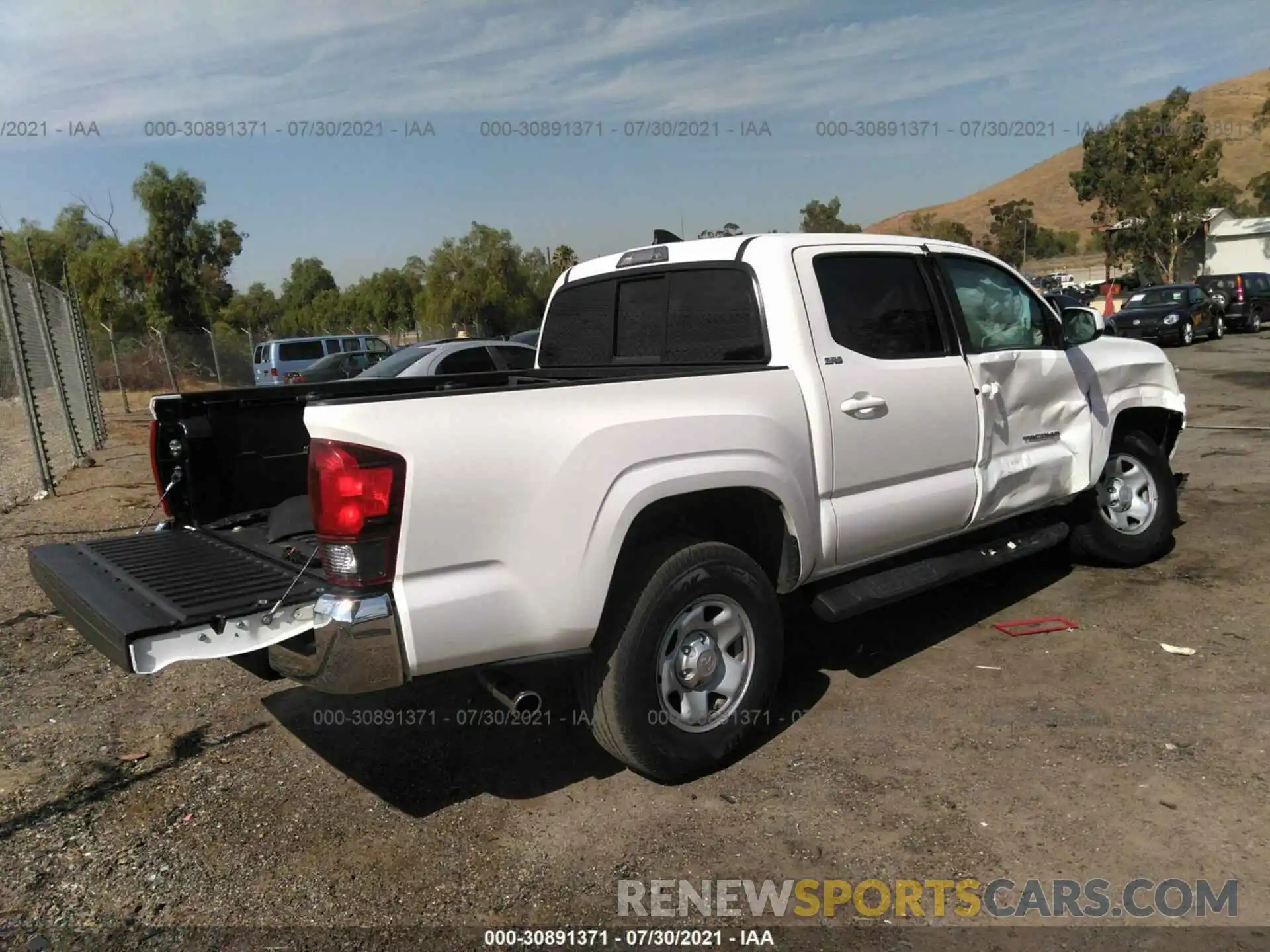 4 Photograph of a damaged car 5TFAX5GN9KX160077 TOYOTA TACOMA 2WD 2019