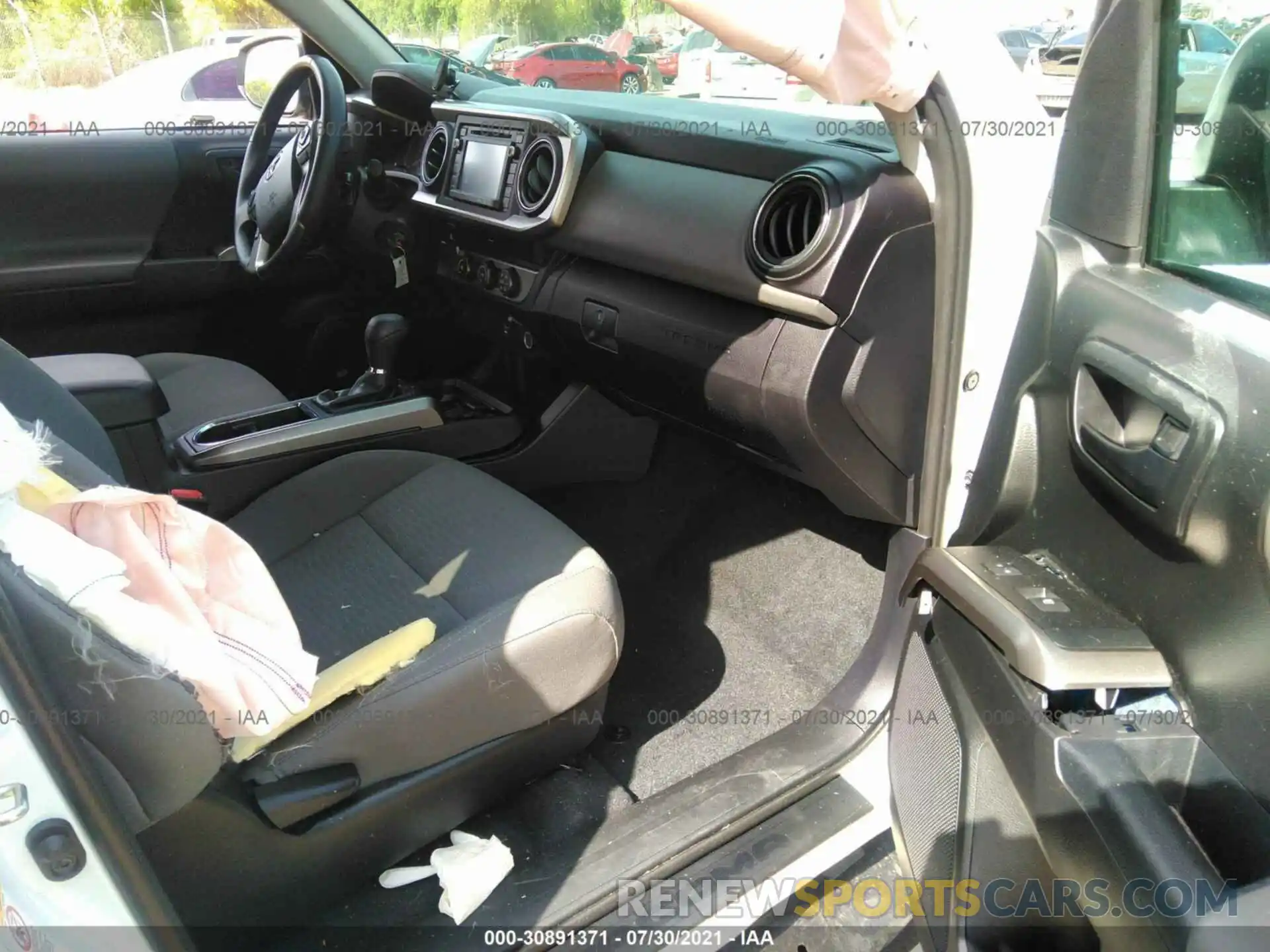 5 Photograph of a damaged car 5TFAX5GN9KX160077 TOYOTA TACOMA 2WD 2019