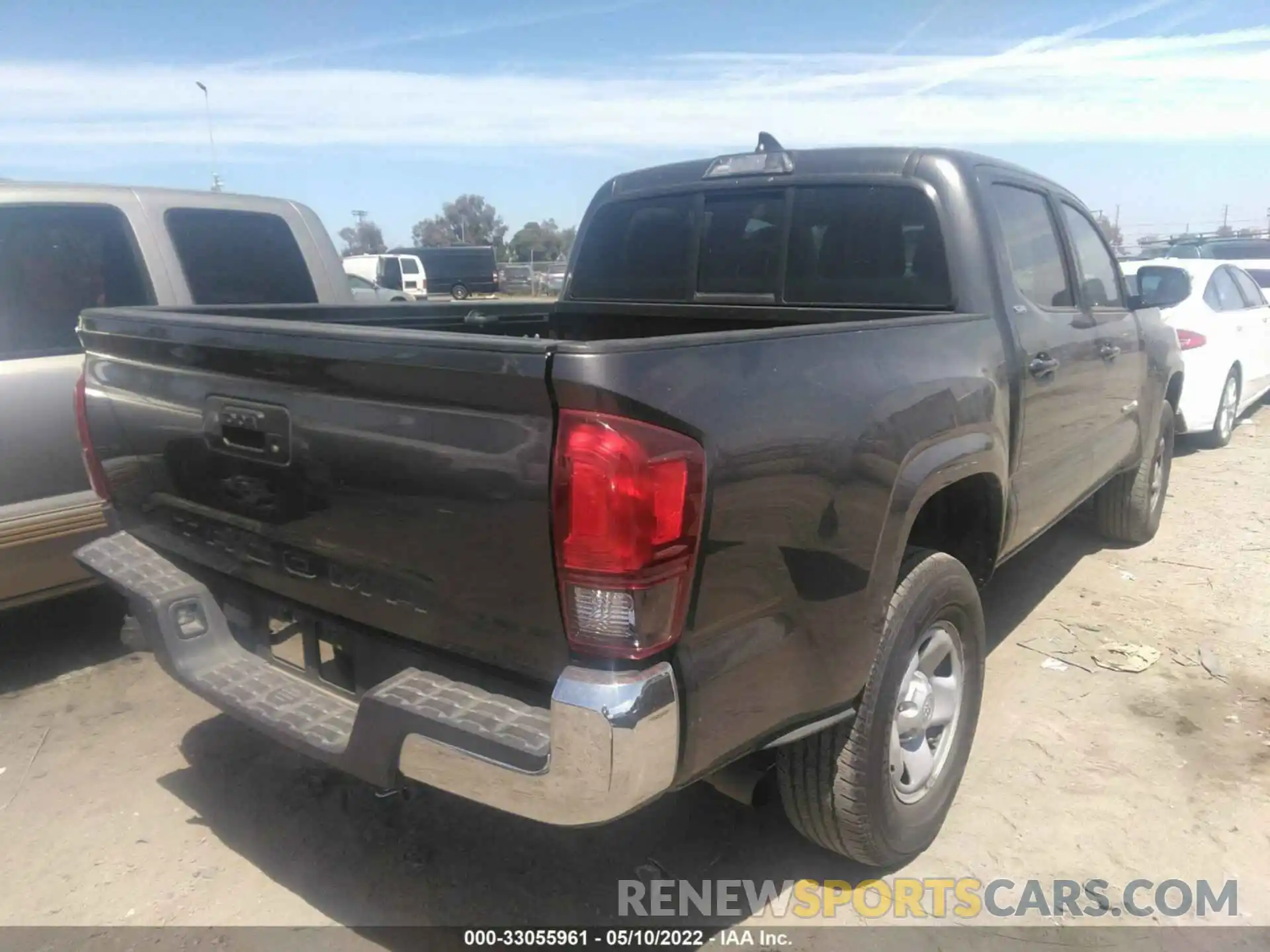 4 Photograph of a damaged car 5TFAX5GN9KX160726 TOYOTA TACOMA 2WD 2019