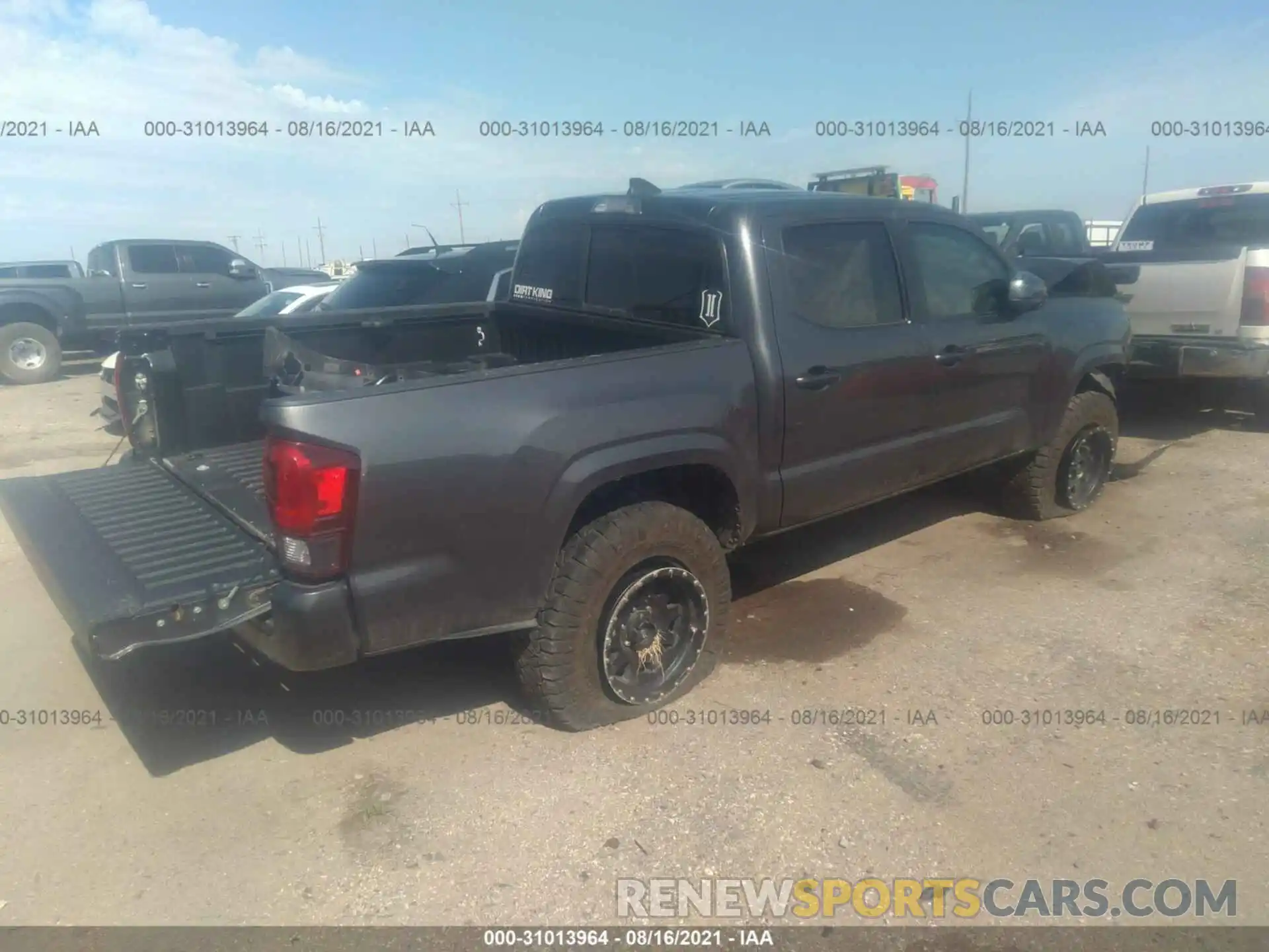 4 Фотография поврежденного автомобиля 5TFAX5GN9KX163142 TOYOTA TACOMA 2WD 2019