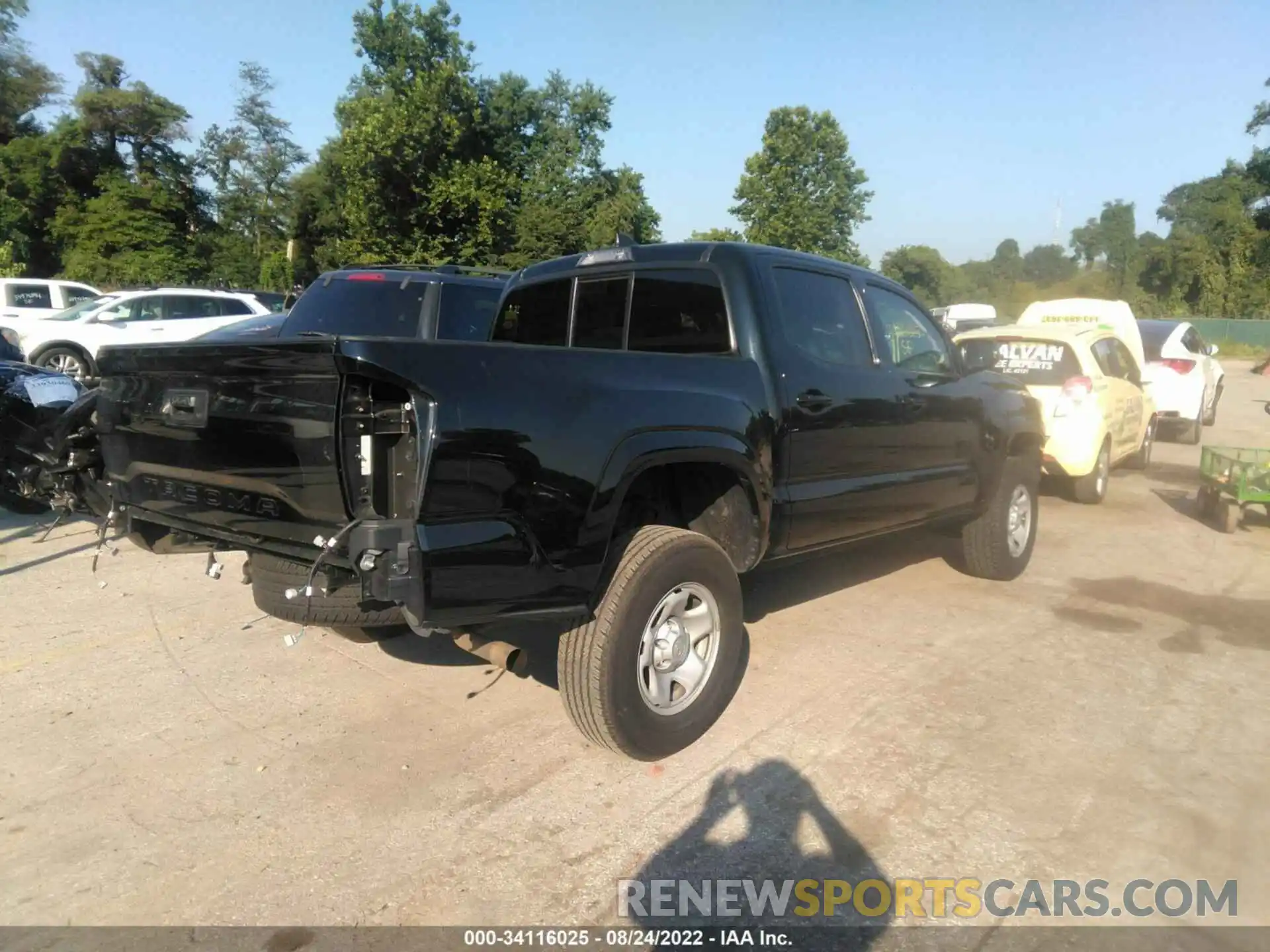 4 Photograph of a damaged car 5TFAX5GN9KX164176 TOYOTA TACOMA 2WD 2019