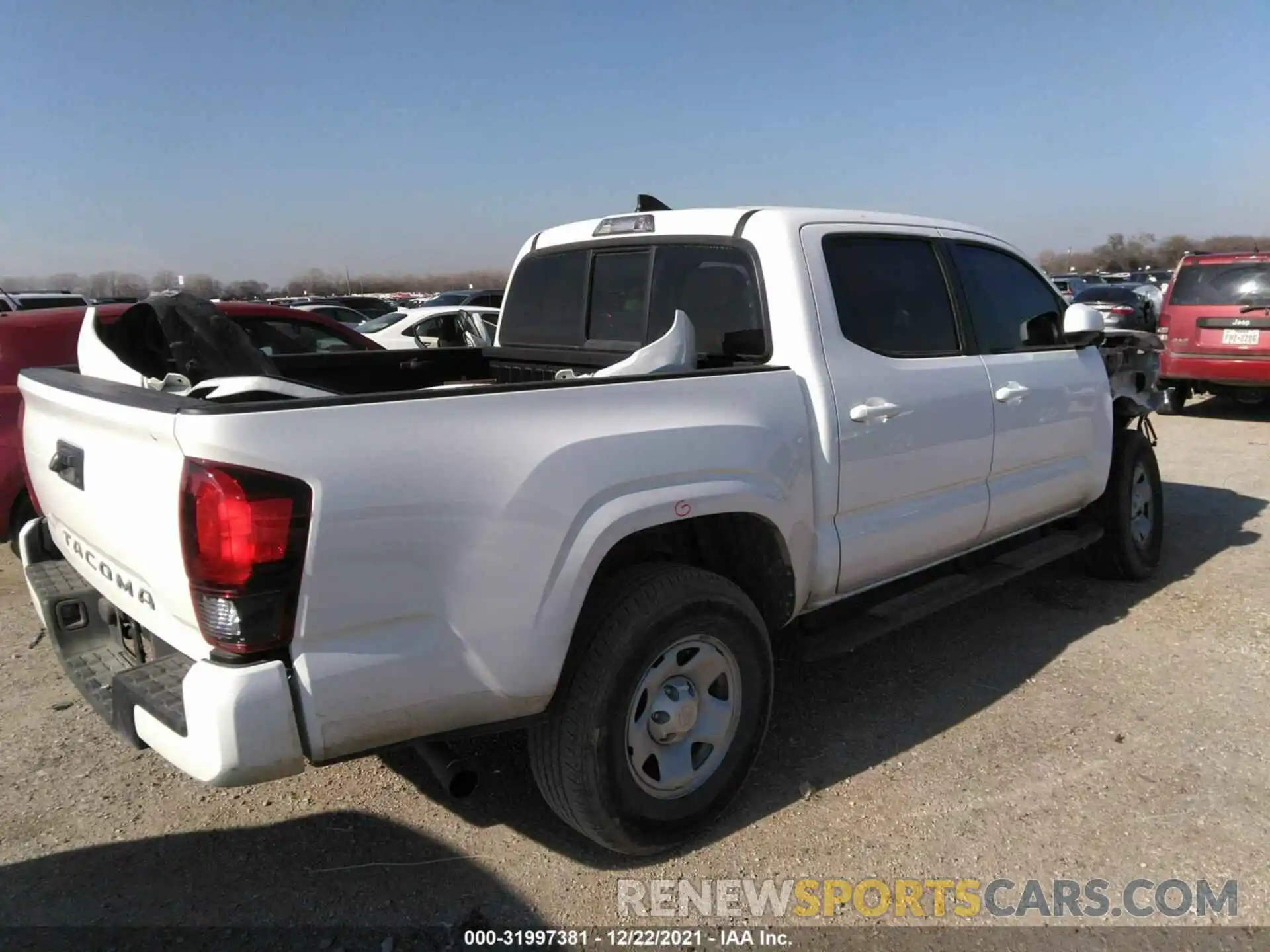 4 Фотография поврежденного автомобиля 5TFAX5GNXKX135589 TOYOTA TACOMA 2WD 2019