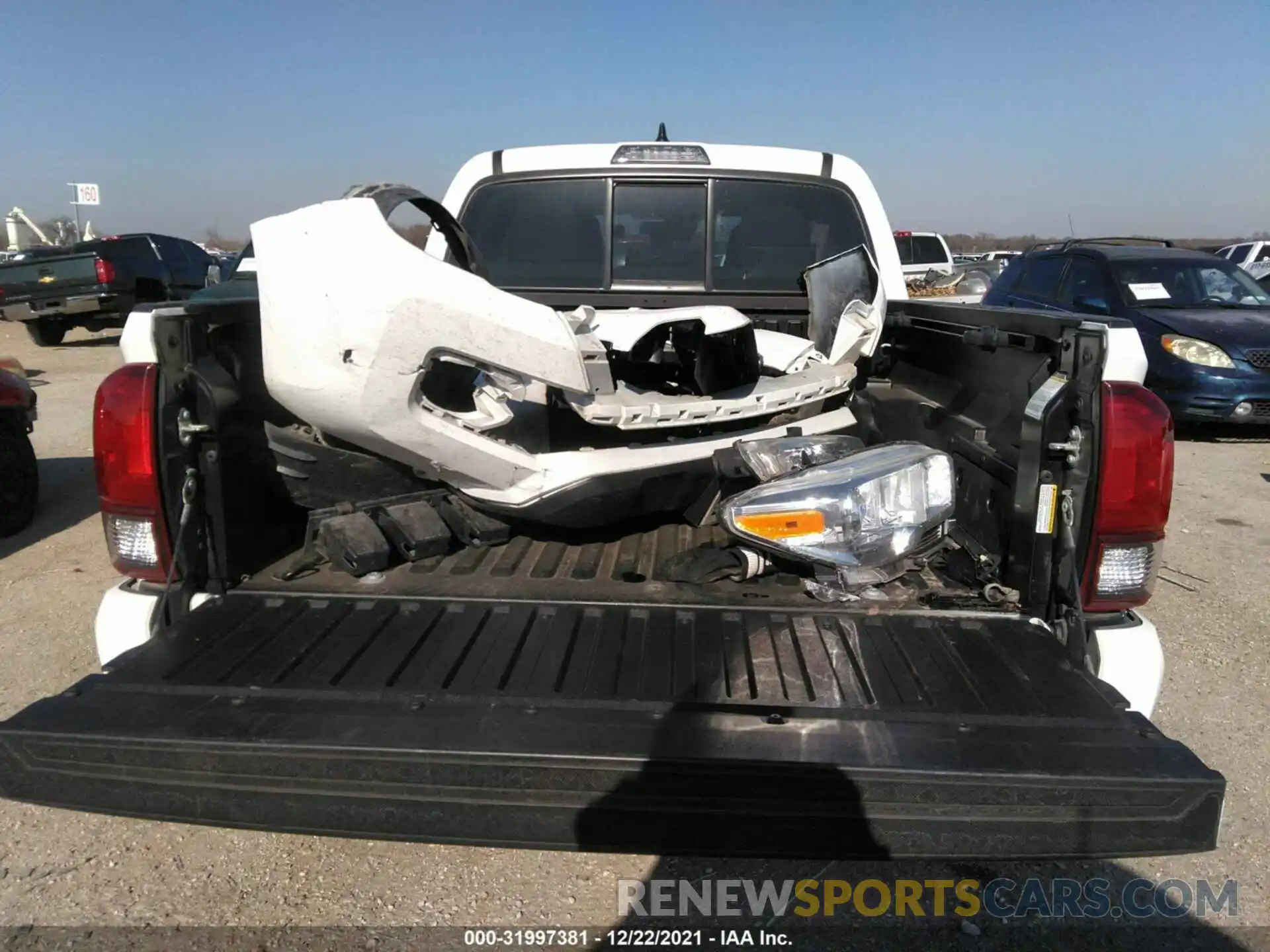 8 Photograph of a damaged car 5TFAX5GNXKX135589 TOYOTA TACOMA 2WD 2019