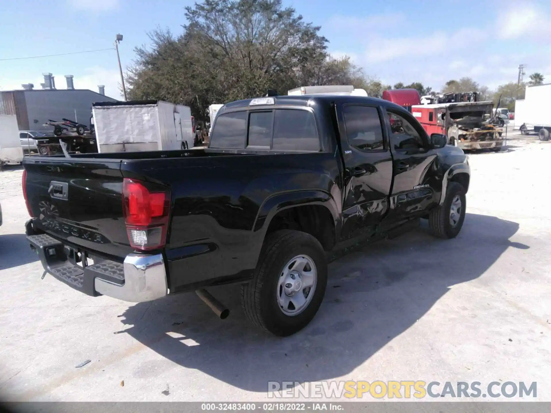 4 Photograph of a damaged car 5TFAX5GNXKX139531 TOYOTA TACOMA 2WD 2019