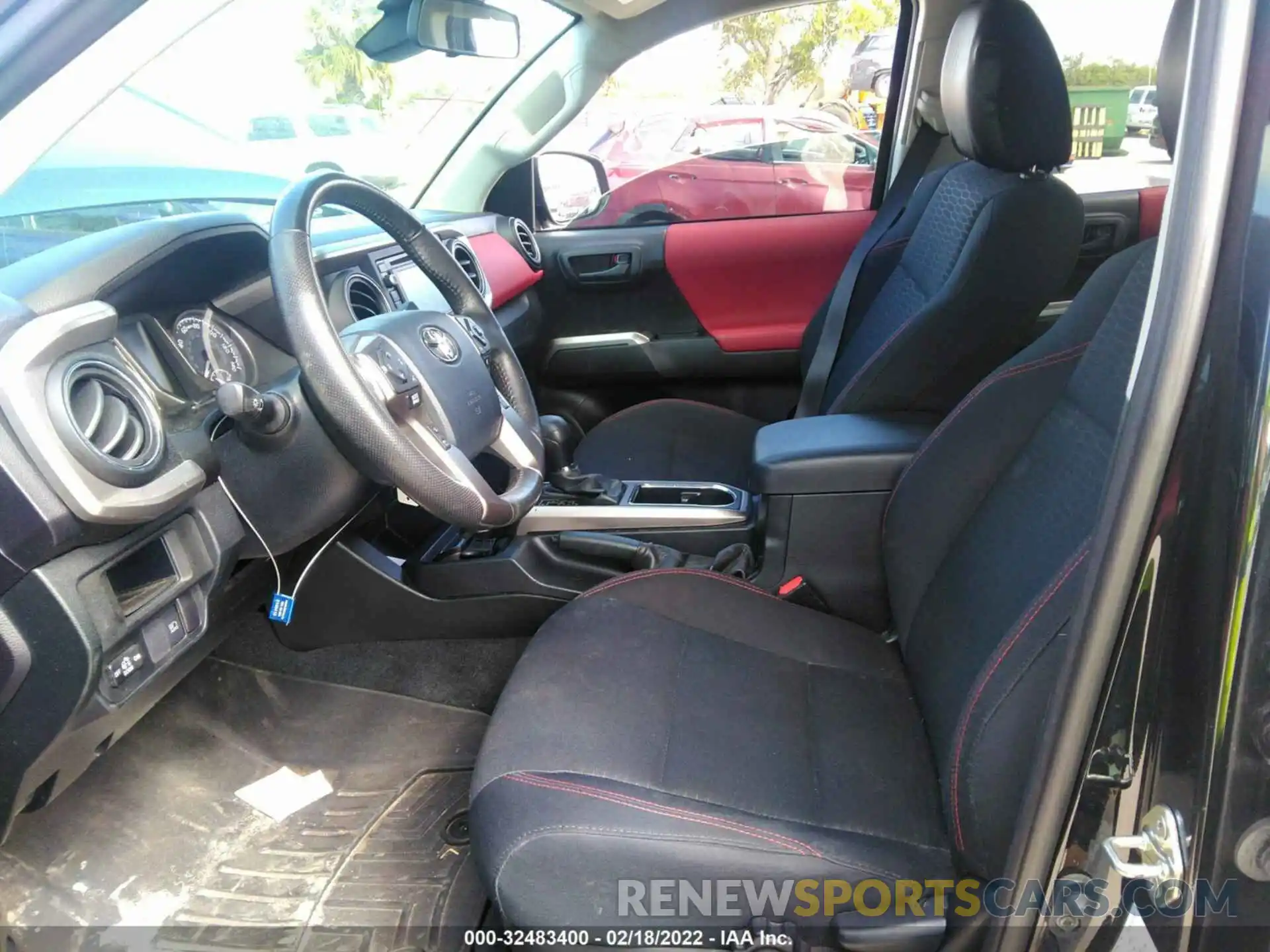 5 Photograph of a damaged car 5TFAX5GNXKX139531 TOYOTA TACOMA 2WD 2019