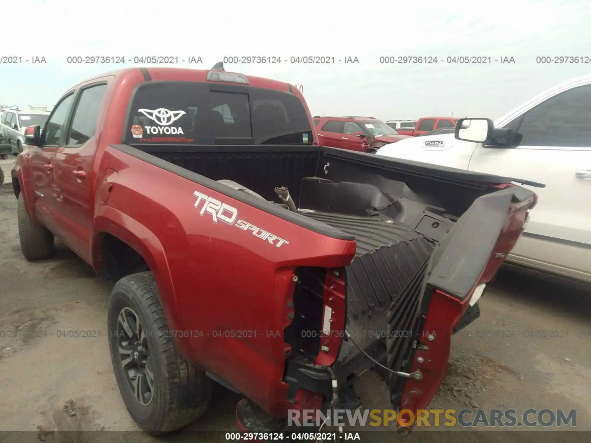 3 Фотография поврежденного автомобиля 5TFAZ5CN0KX078819 TOYOTA TACOMA 2WD 2019