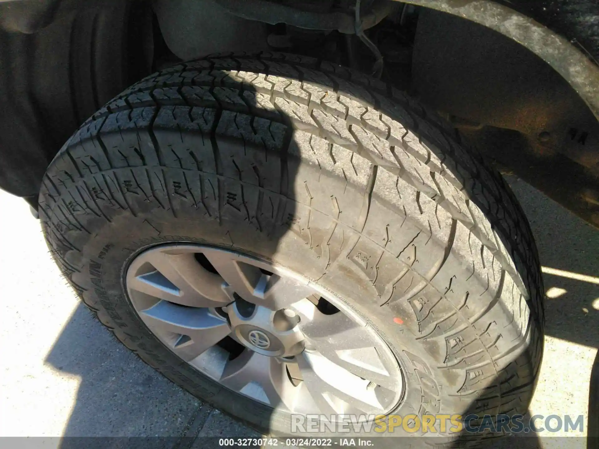 12 Photograph of a damaged car 5TFAZ5CN0KX083907 TOYOTA TACOMA 2WD 2019