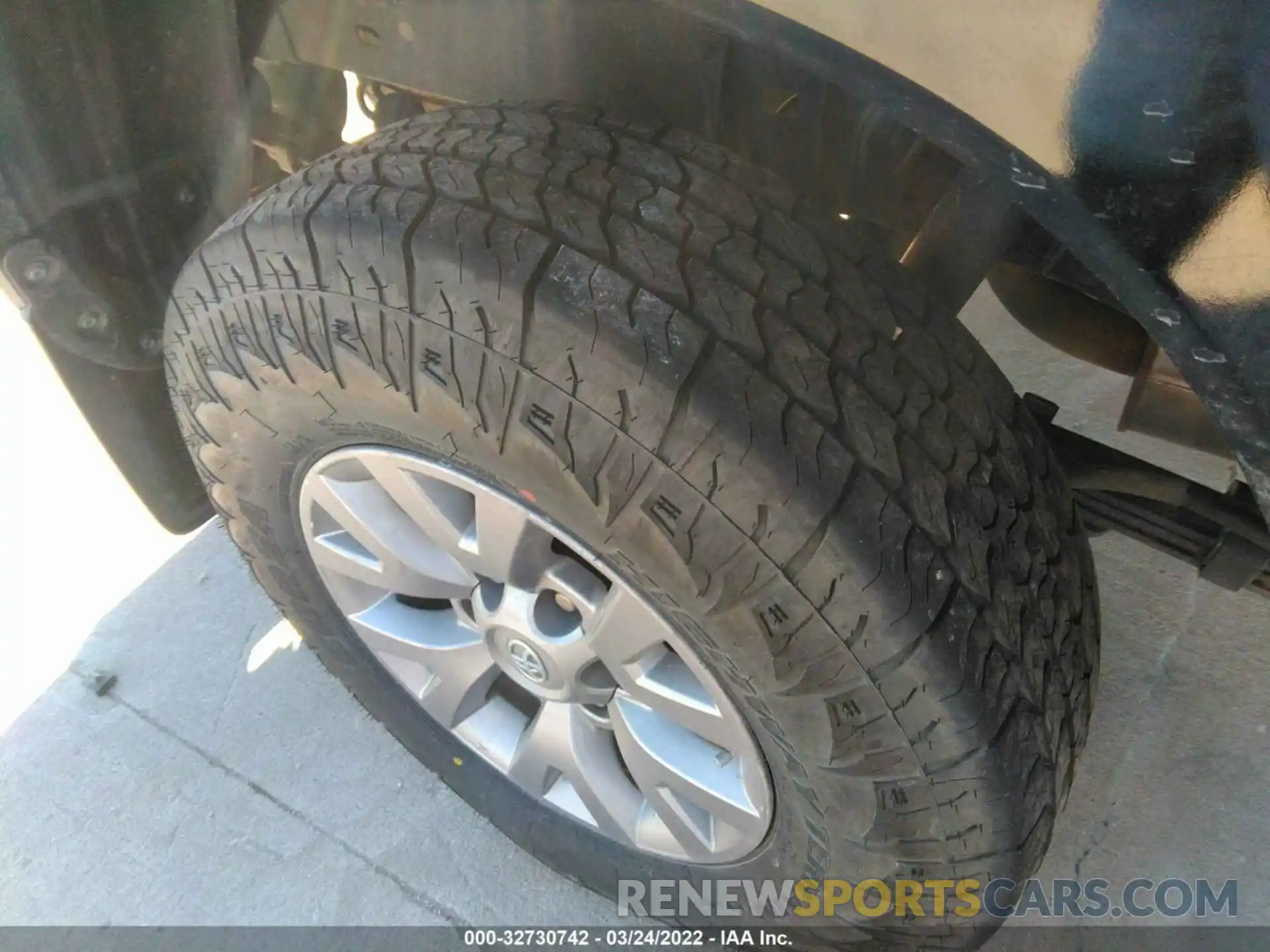 15 Photograph of a damaged car 5TFAZ5CN0KX083907 TOYOTA TACOMA 2WD 2019