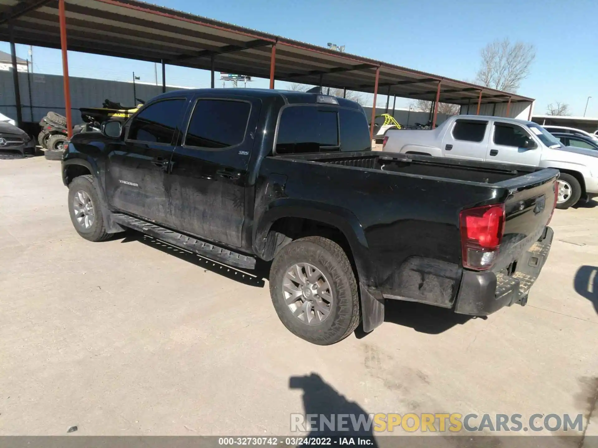 3 Photograph of a damaged car 5TFAZ5CN0KX083907 TOYOTA TACOMA 2WD 2019