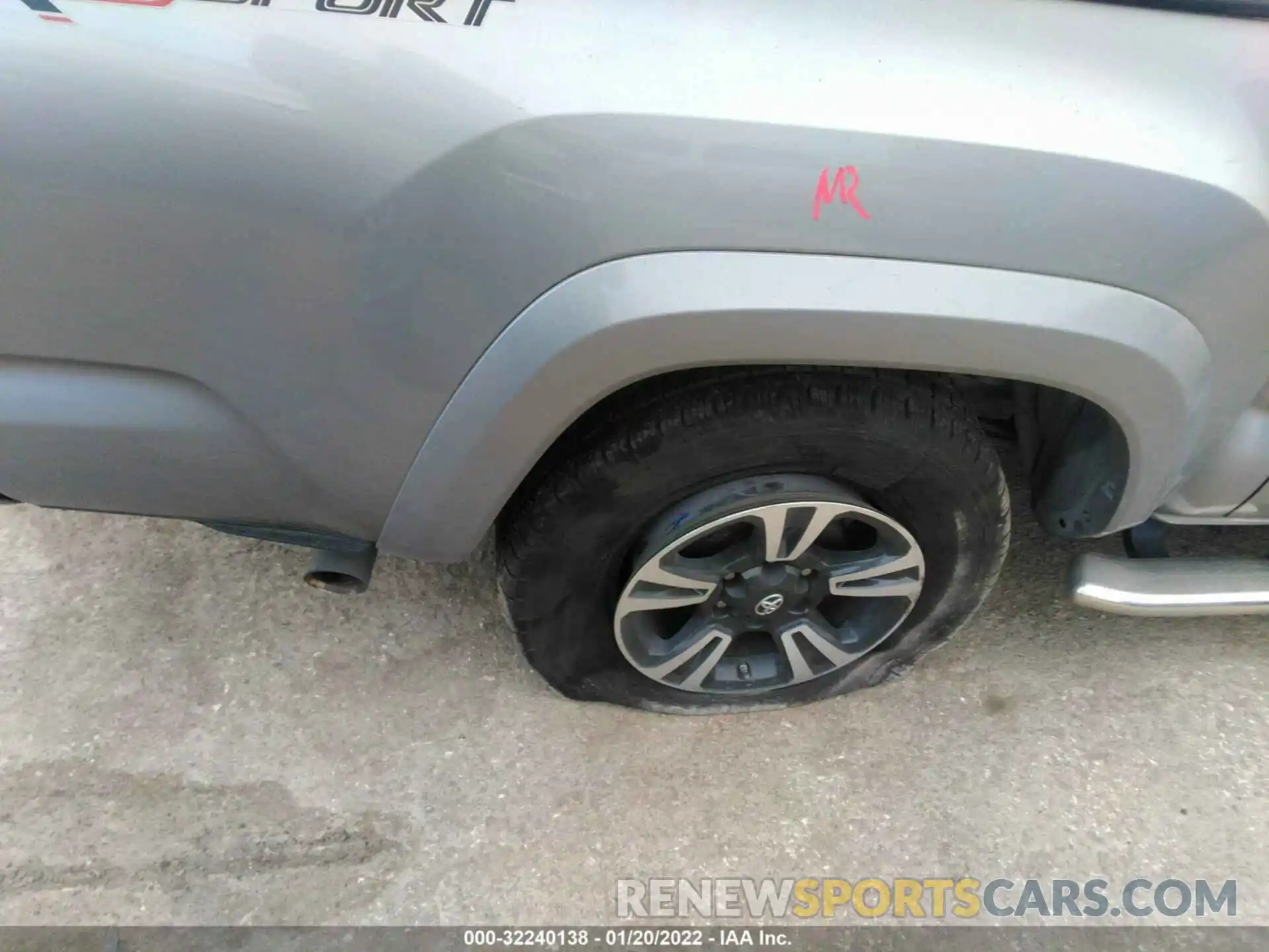 15 Photograph of a damaged car 5TFAZ5CN1KX076173 TOYOTA TACOMA 2WD 2019