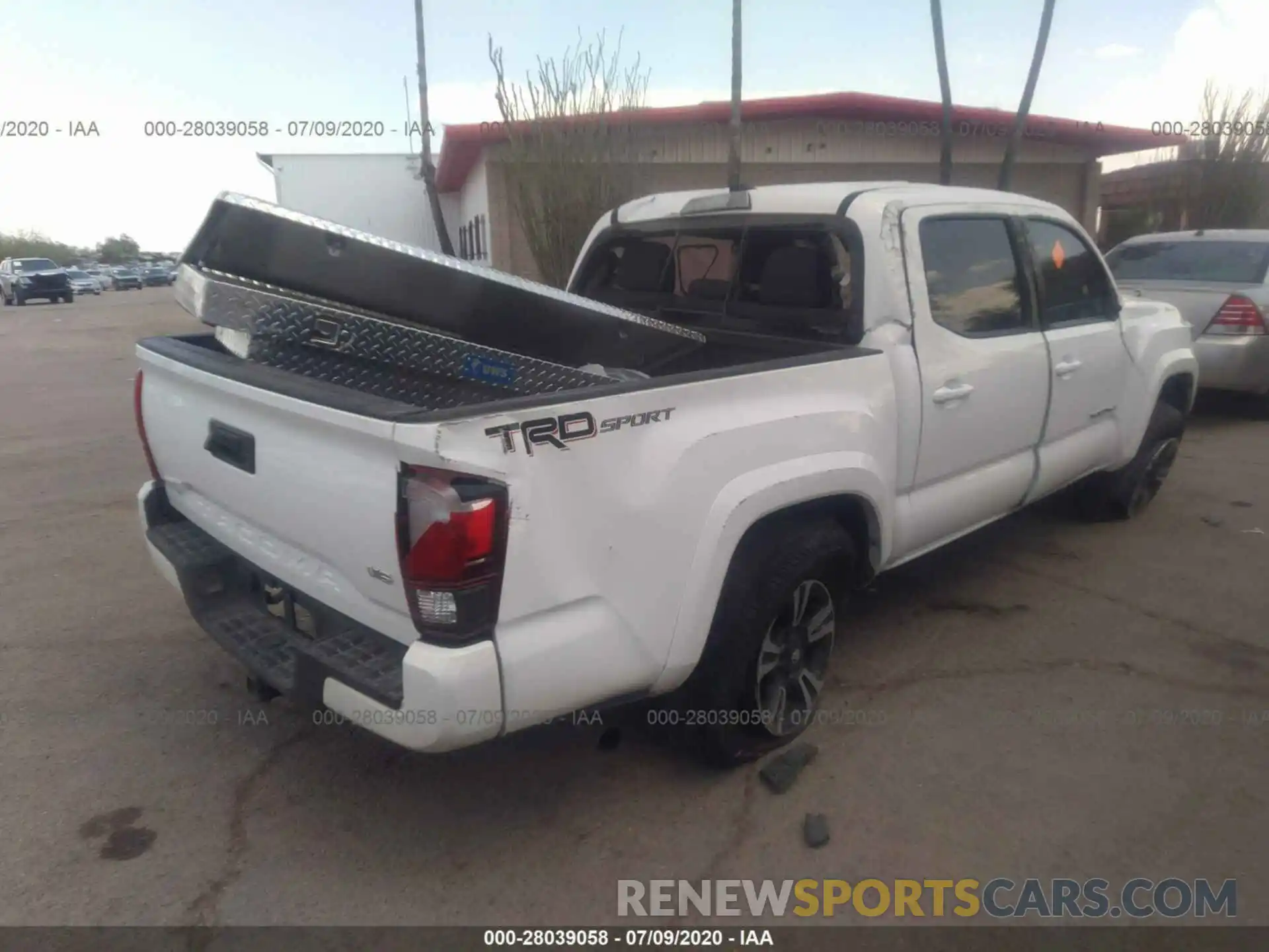 4 Фотография поврежденного автомобиля 5TFAZ5CN2KX076473 TOYOTA TACOMA 2WD 2019