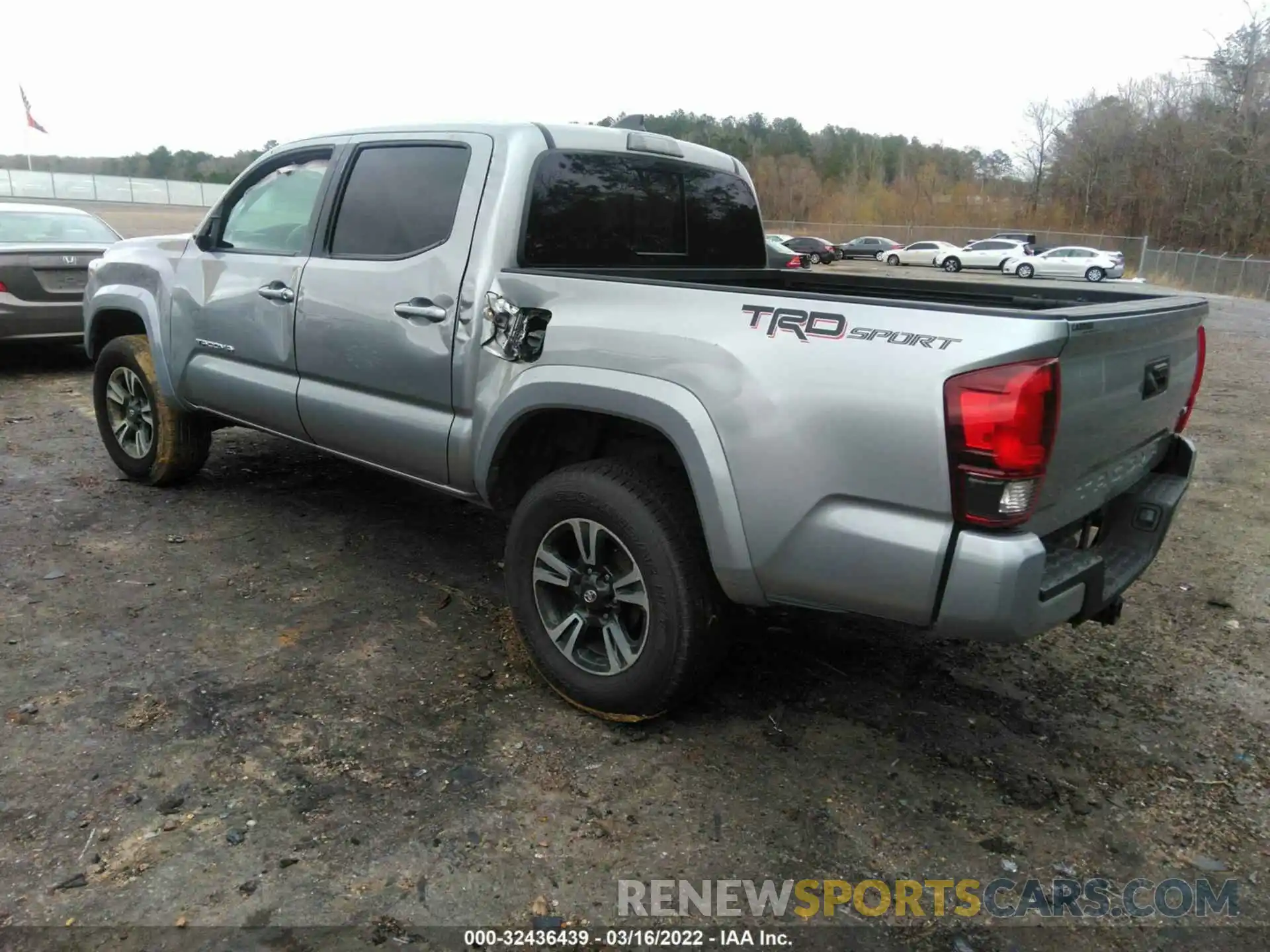 3 Фотография поврежденного автомобиля 5TFAZ5CN4KX073199 TOYOTA TACOMA 2WD 2019