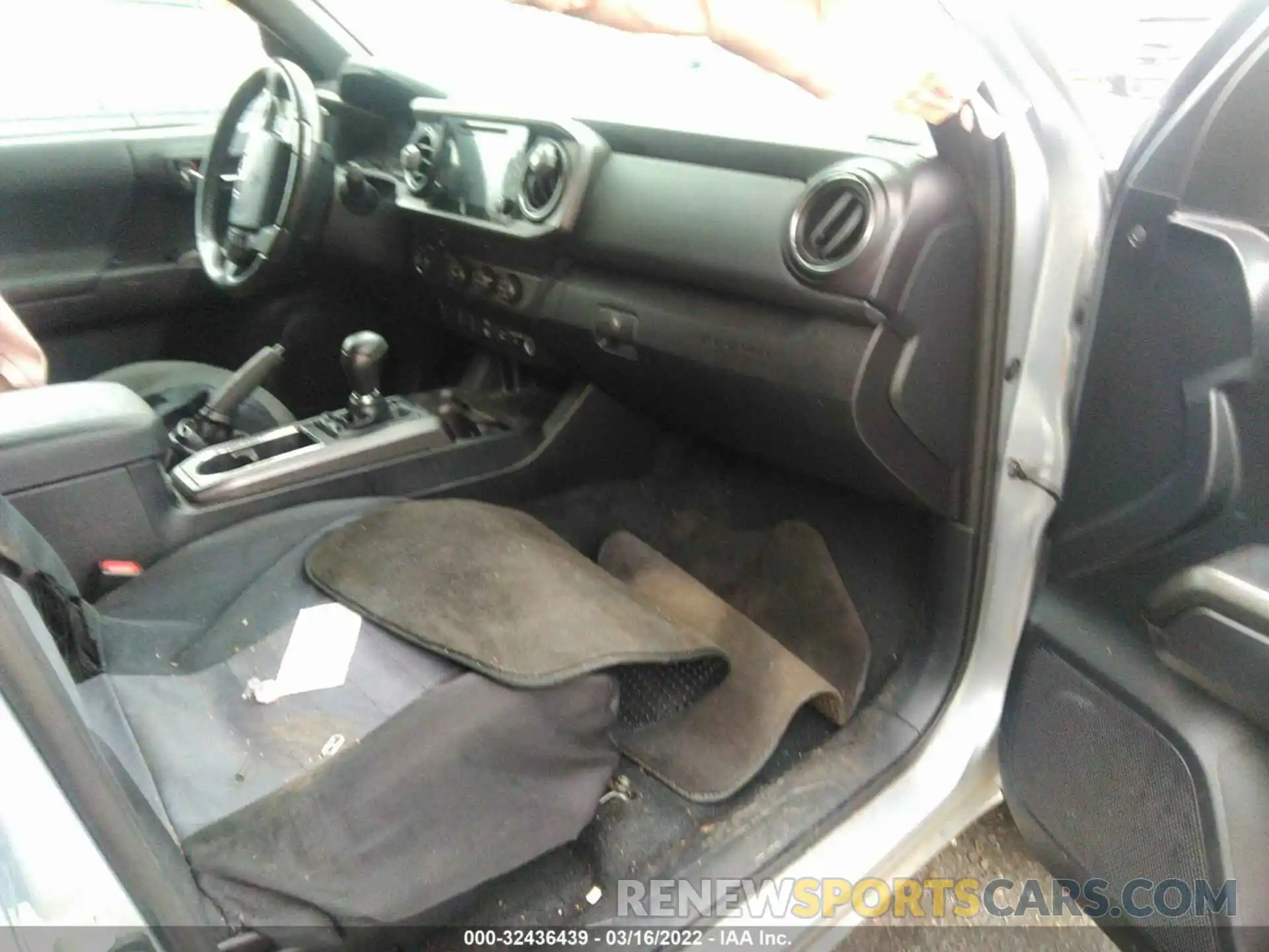 5 Photograph of a damaged car 5TFAZ5CN4KX073199 TOYOTA TACOMA 2WD 2019