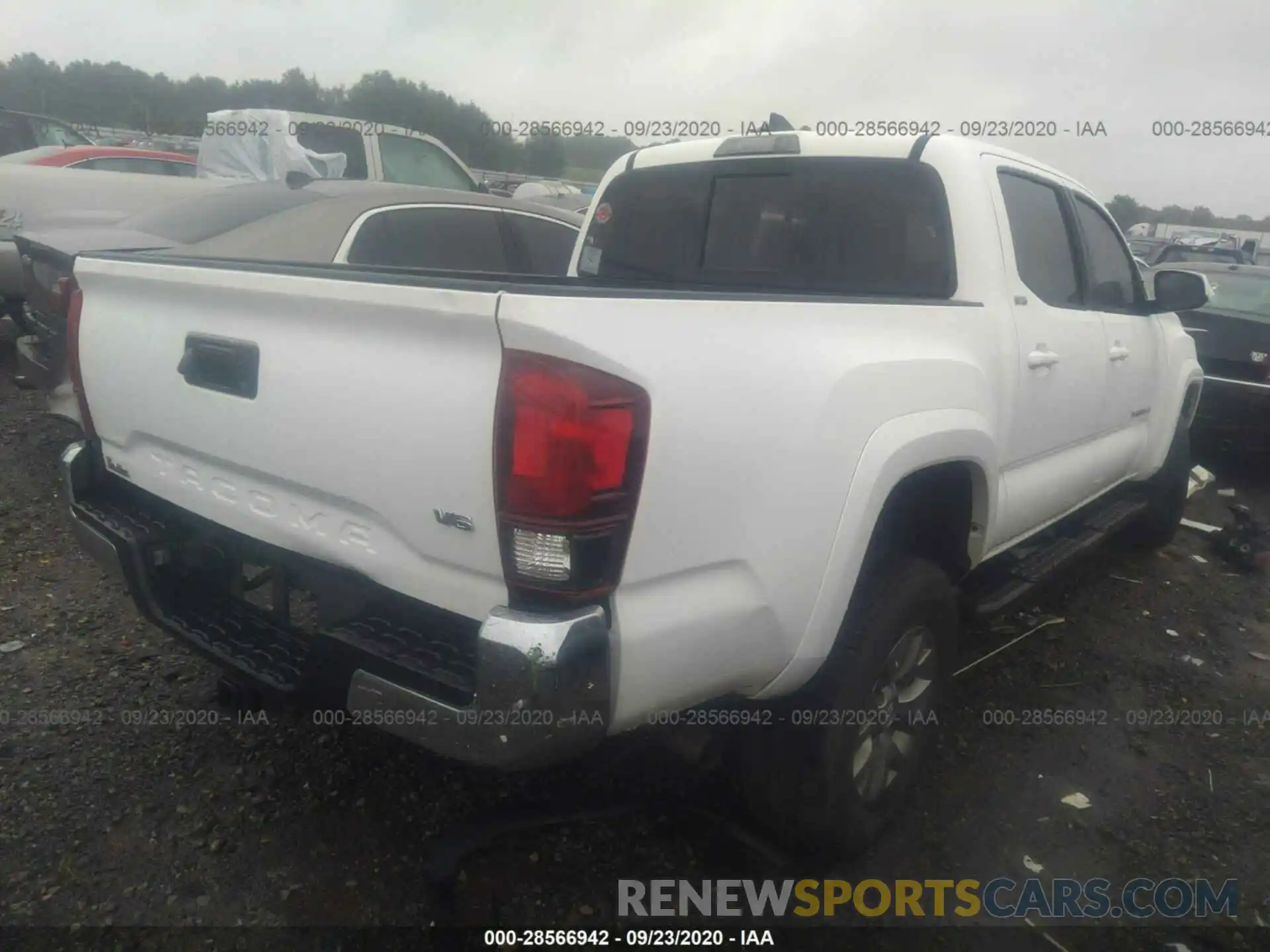 4 Photograph of a damaged car 5TFAZ5CN4KX073445 TOYOTA TACOMA 2WD 2019