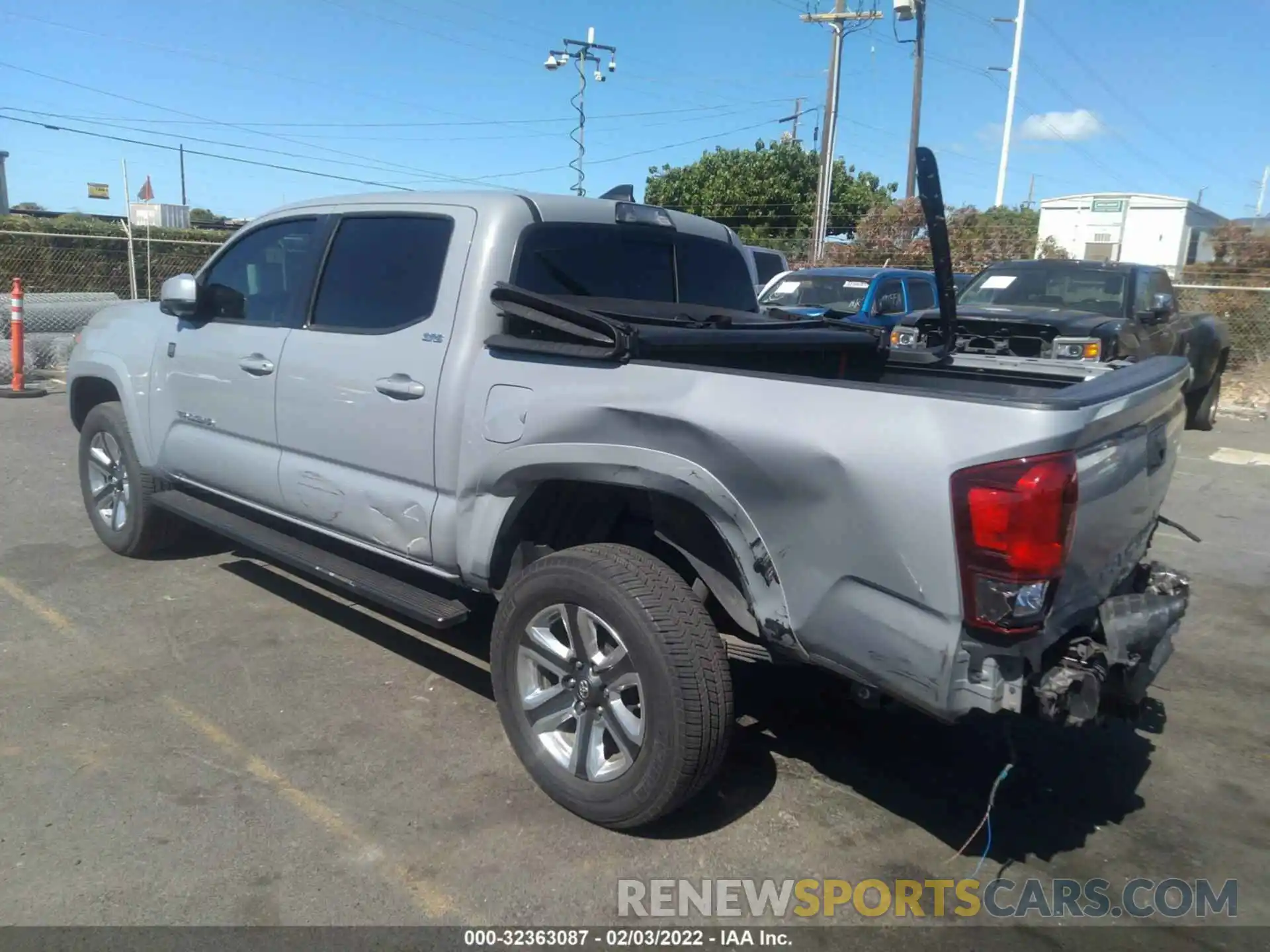 3 Фотография поврежденного автомобиля 5TFAZ5CN4KX080458 TOYOTA TACOMA 2WD 2019