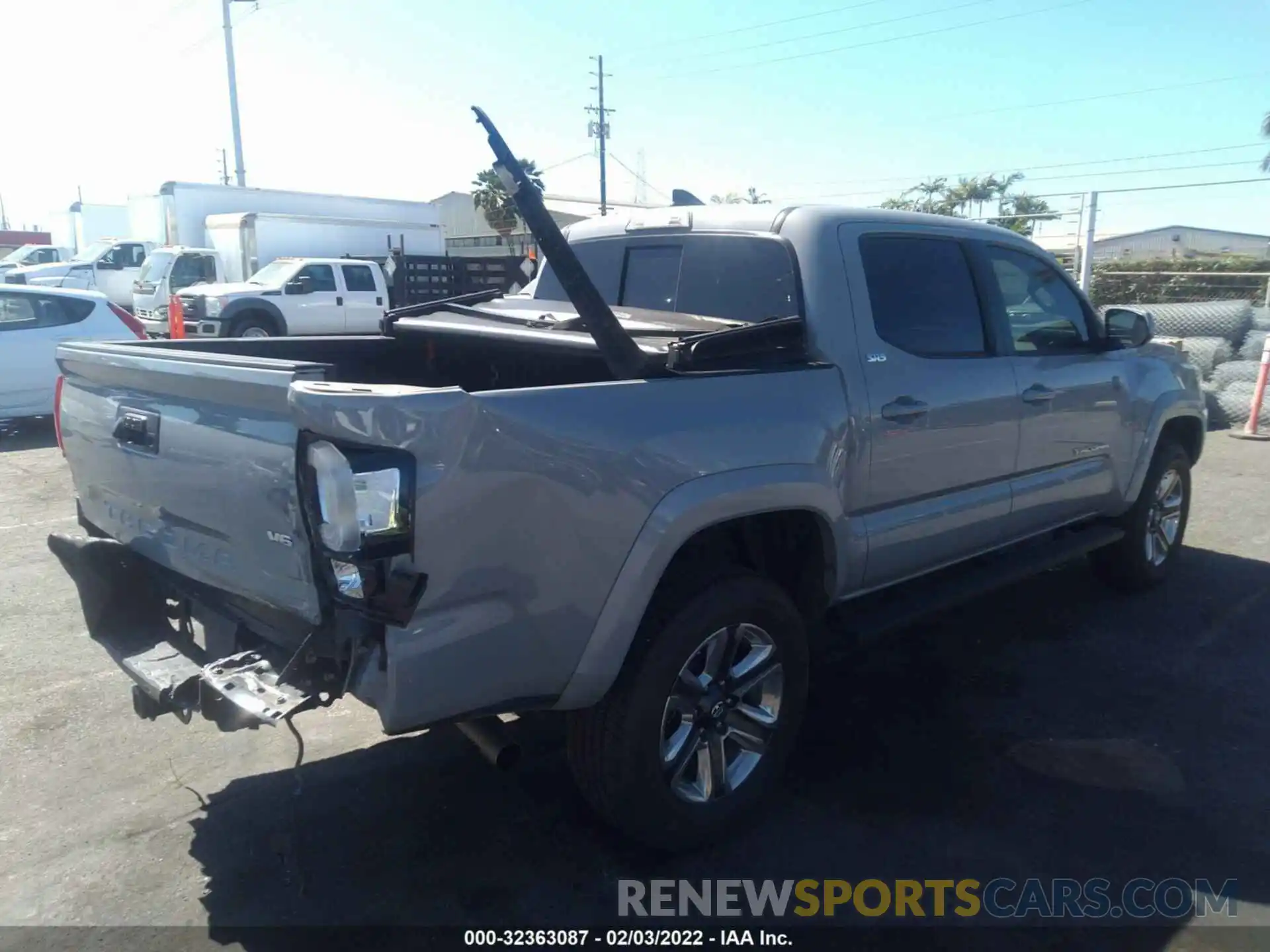 4 Photograph of a damaged car 5TFAZ5CN4KX080458 TOYOTA TACOMA 2WD 2019