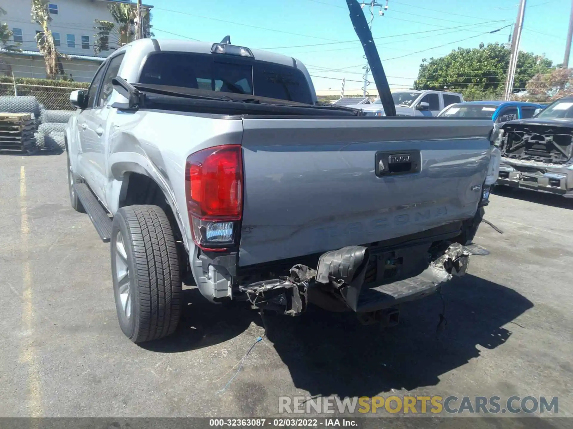 6 Photograph of a damaged car 5TFAZ5CN4KX080458 TOYOTA TACOMA 2WD 2019