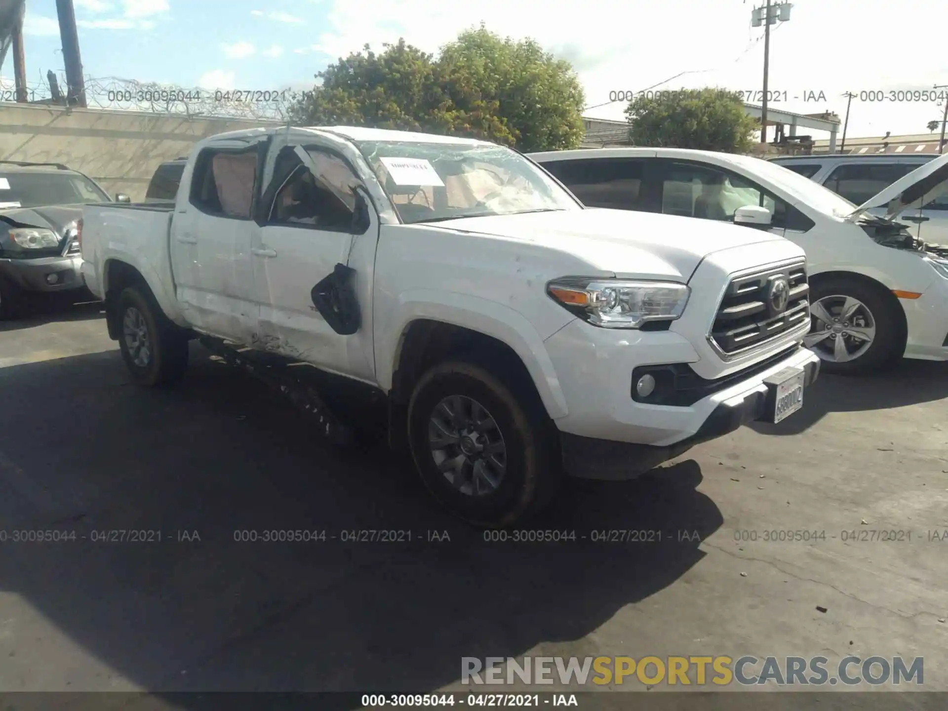 1 Photograph of a damaged car 5TFAZ5CN4KX083473 TOYOTA TACOMA 2WD 2019