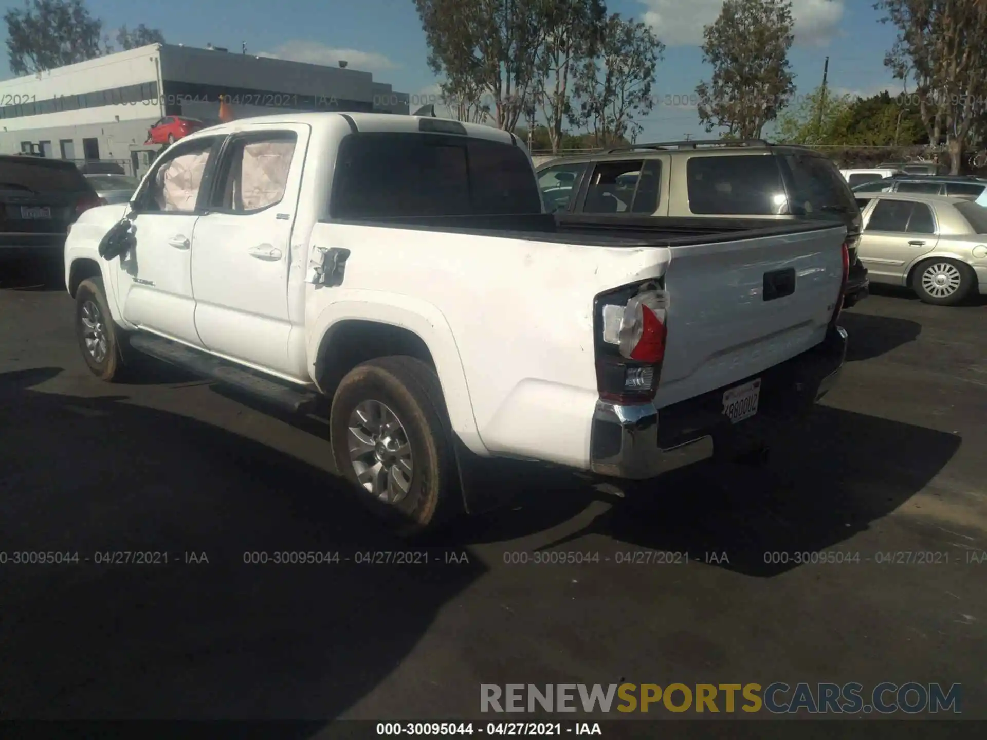 3 Photograph of a damaged car 5TFAZ5CN4KX083473 TOYOTA TACOMA 2WD 2019