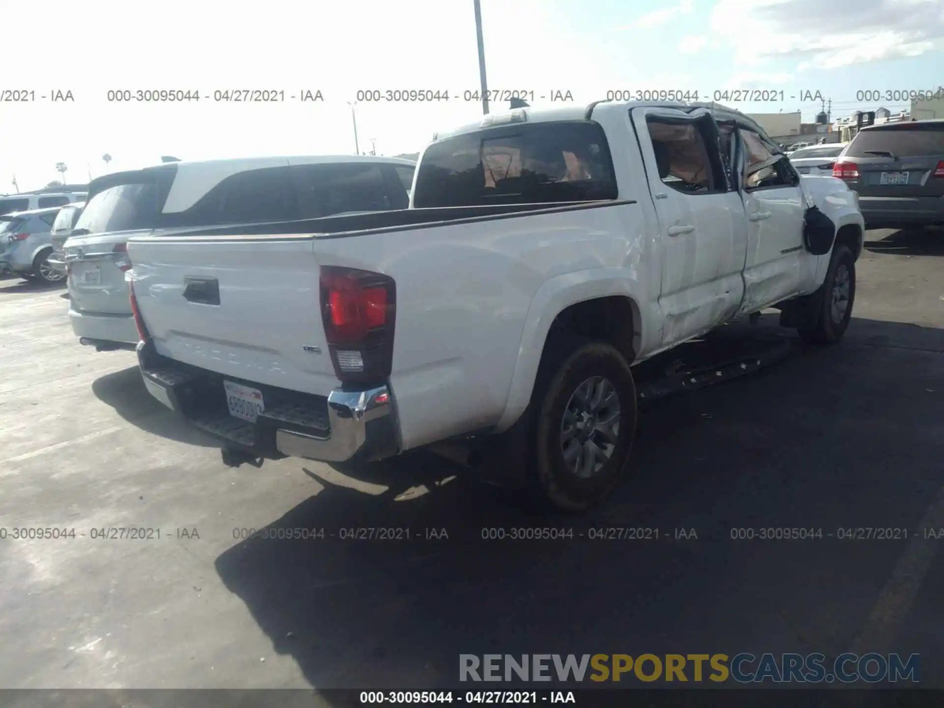 4 Photograph of a damaged car 5TFAZ5CN4KX083473 TOYOTA TACOMA 2WD 2019