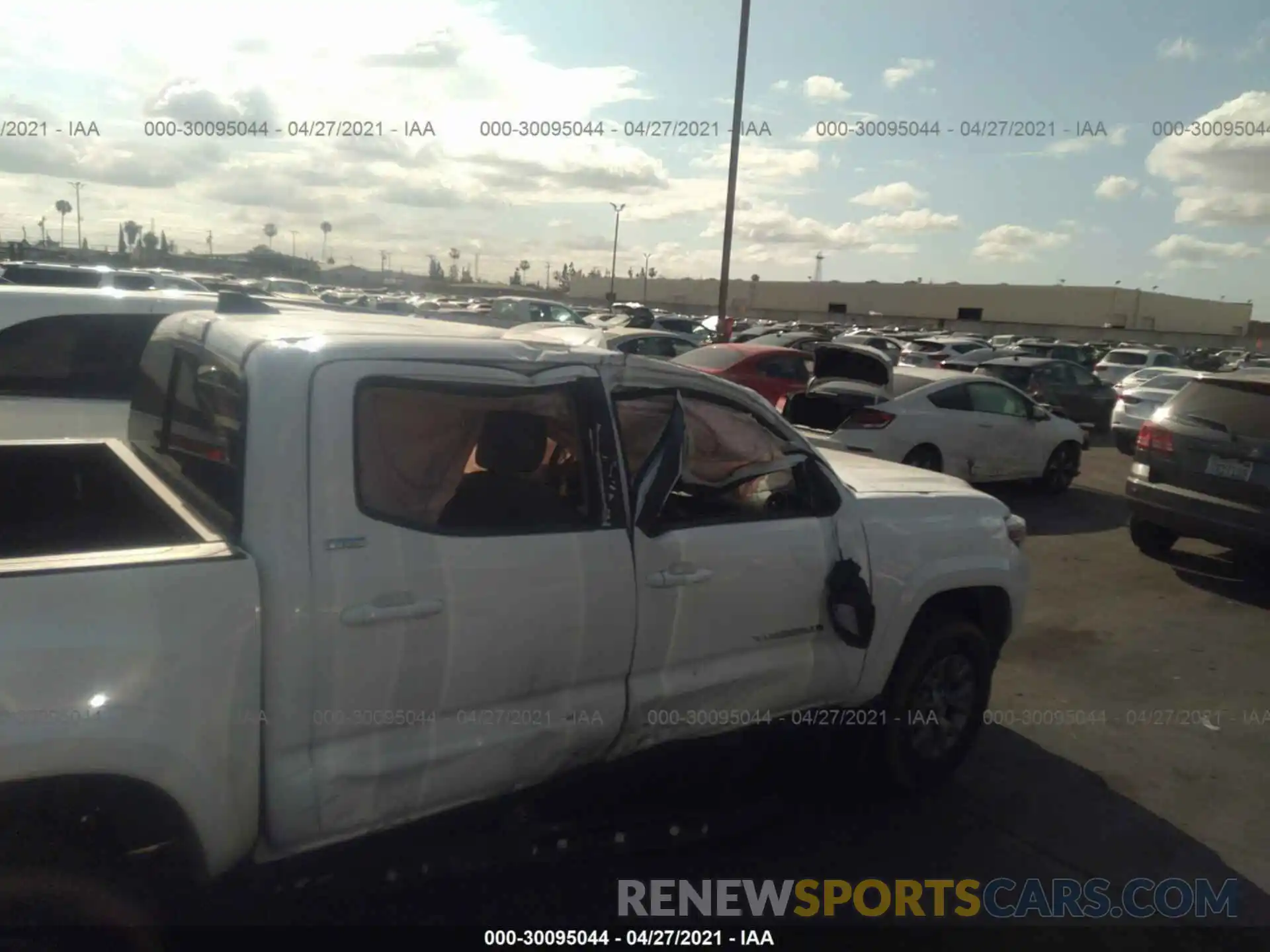 5 Photograph of a damaged car 5TFAZ5CN4KX083473 TOYOTA TACOMA 2WD 2019