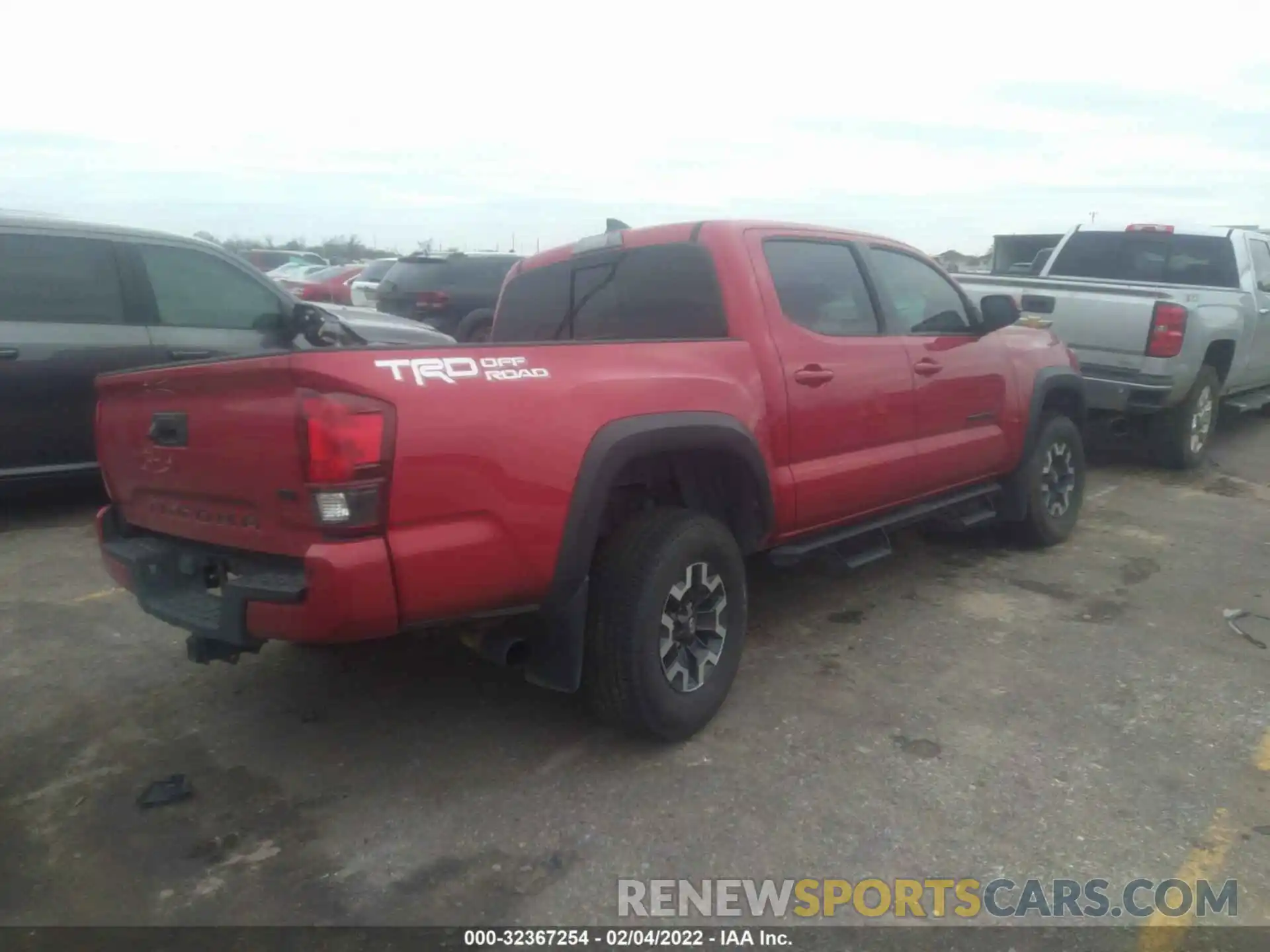 4 Photograph of a damaged car 5TFAZ5CN5KX074748 TOYOTA TACOMA 2WD 2019