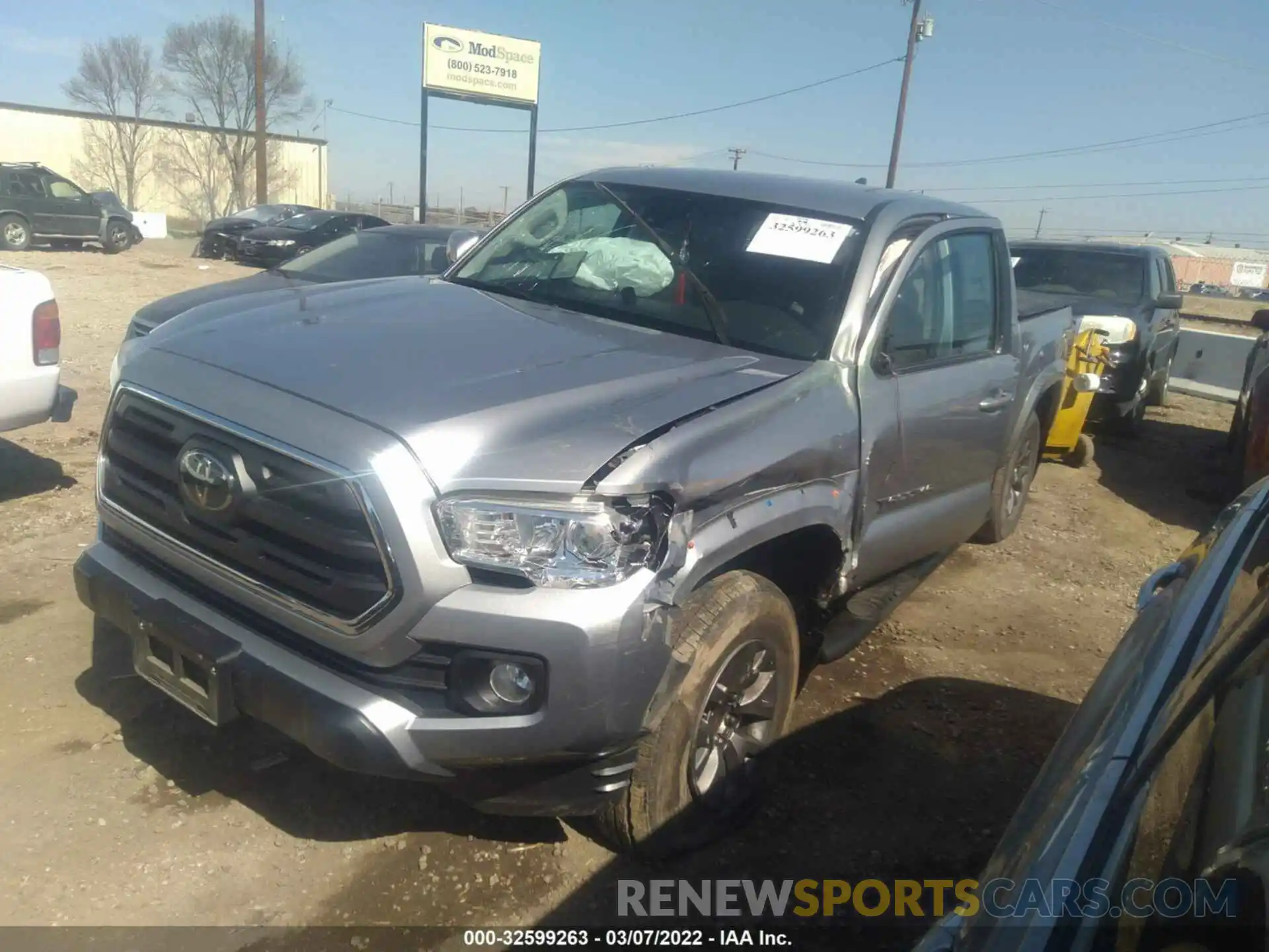 2 Фотография поврежденного автомобиля 5TFAZ5CN5KX077875 TOYOTA TACOMA 2WD 2019