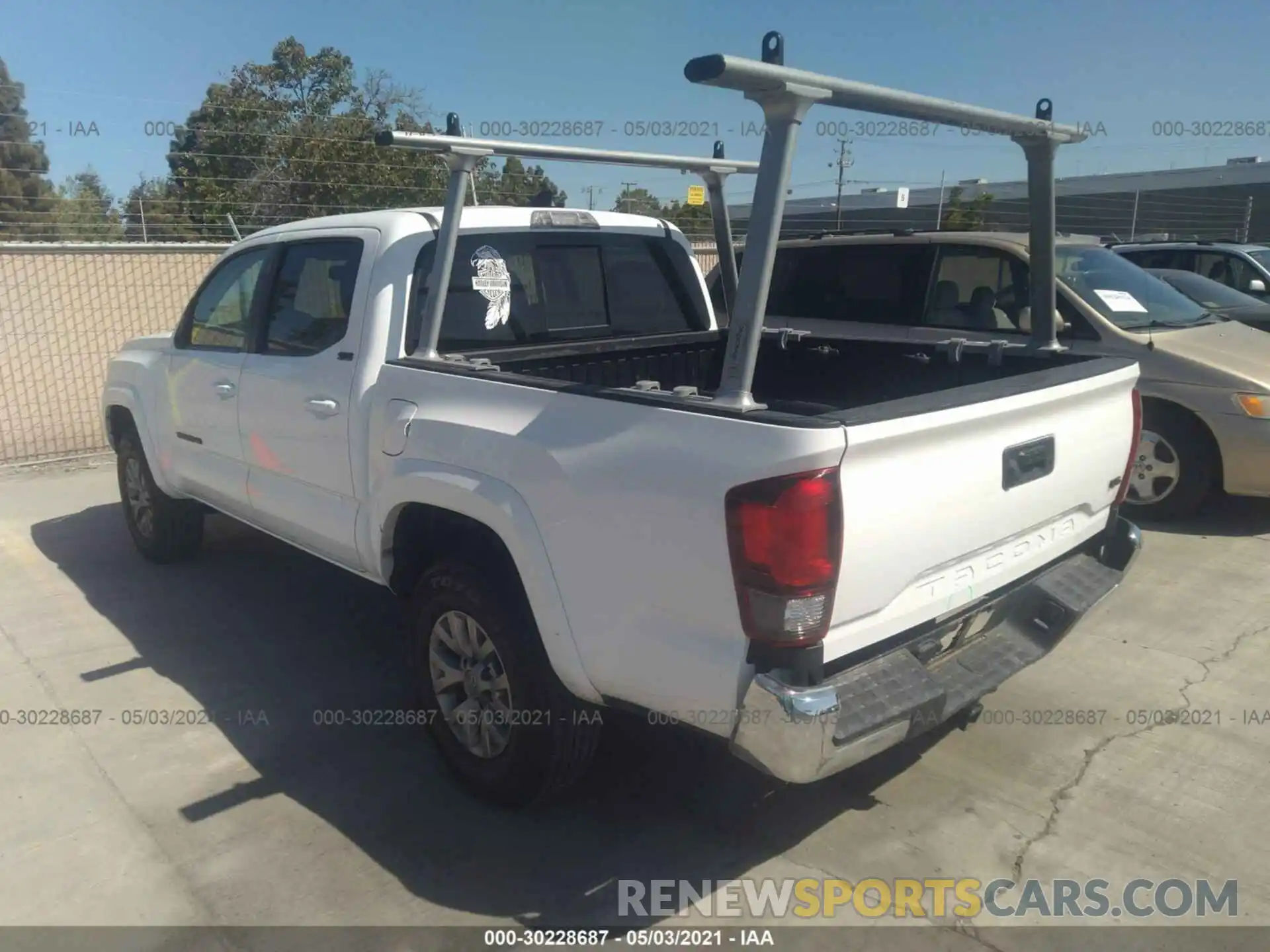 3 Photograph of a damaged car 5TFAZ5CN5KX085670 TOYOTA TACOMA 2WD 2019