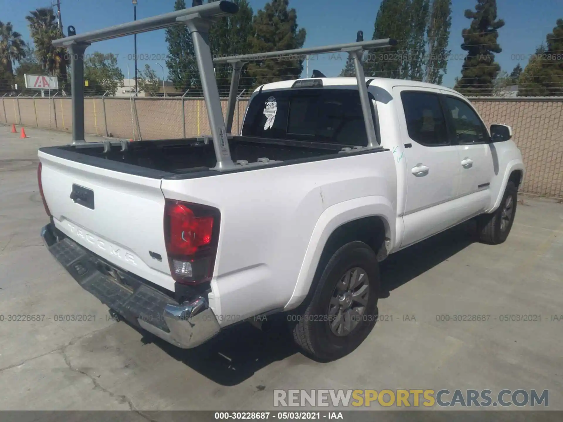 4 Photograph of a damaged car 5TFAZ5CN5KX085670 TOYOTA TACOMA 2WD 2019