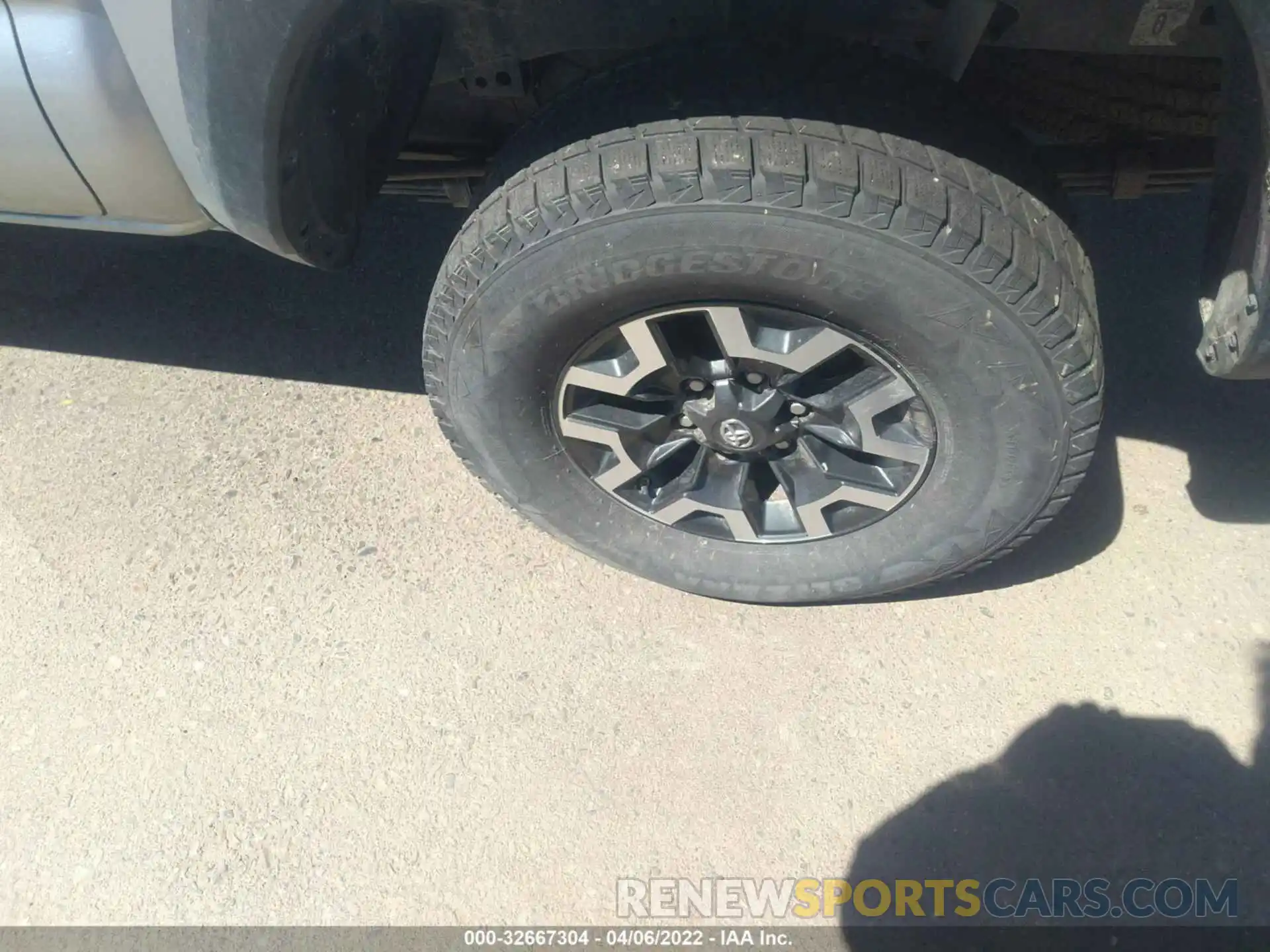 13 Photograph of a damaged car 5TFAZ5CN6KX076525 TOYOTA TACOMA 2WD 2019