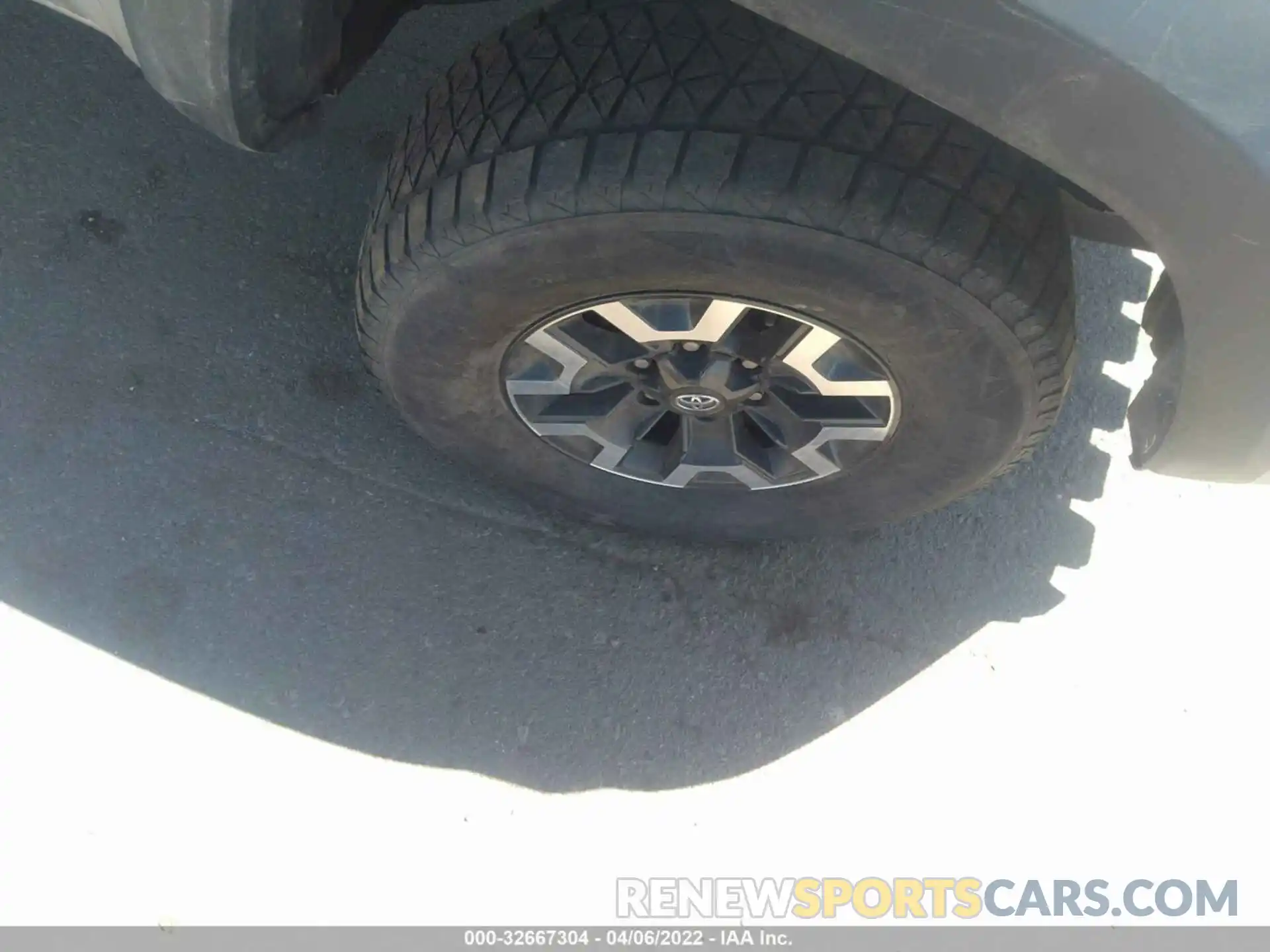 14 Photograph of a damaged car 5TFAZ5CN6KX076525 TOYOTA TACOMA 2WD 2019