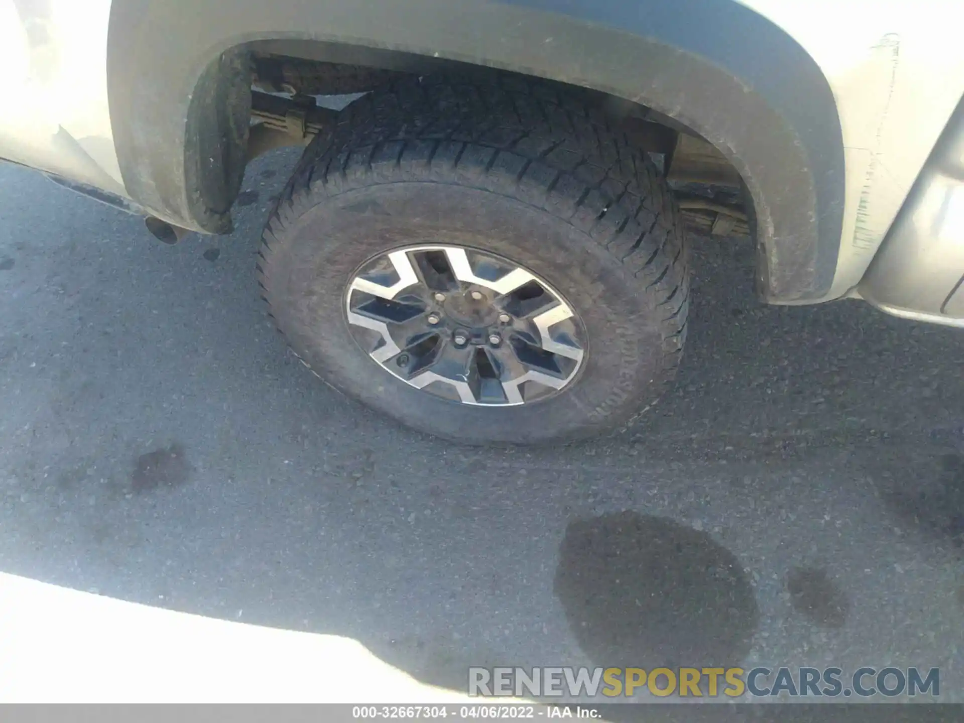 15 Photograph of a damaged car 5TFAZ5CN6KX076525 TOYOTA TACOMA 2WD 2019