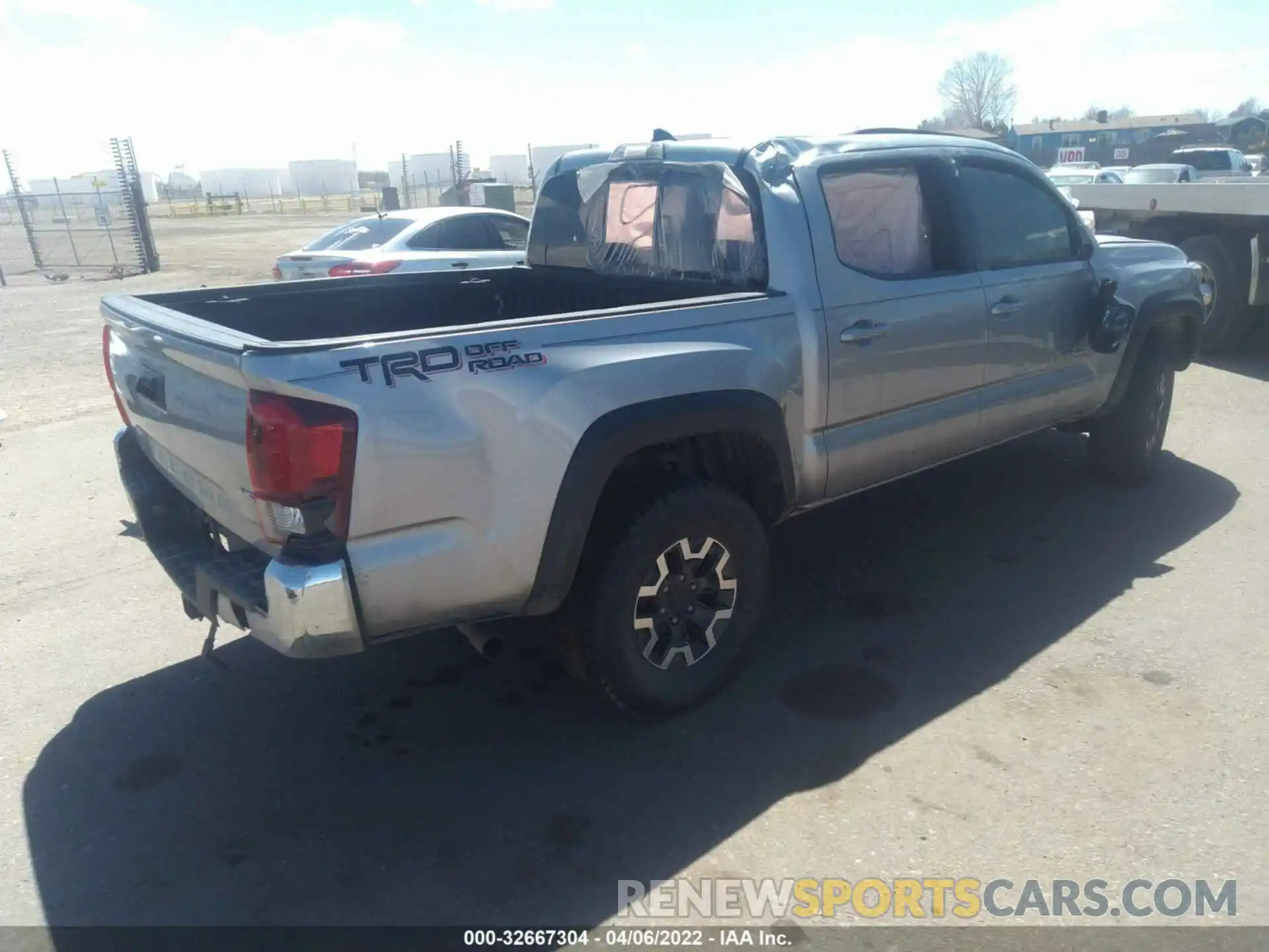 4 Фотография поврежденного автомобиля 5TFAZ5CN6KX076525 TOYOTA TACOMA 2WD 2019