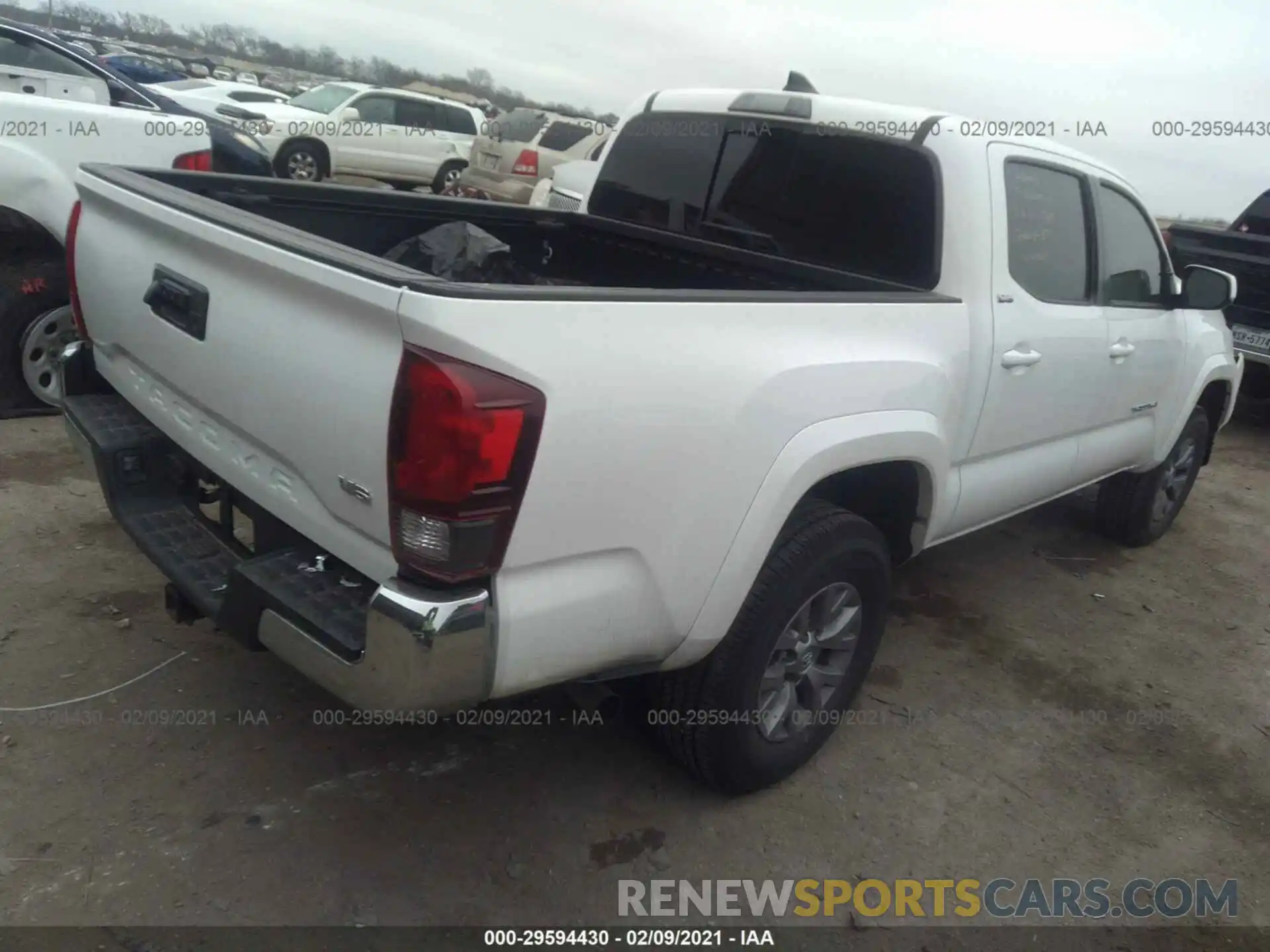 4 Photograph of a damaged car 5TFAZ5CN6KX082602 TOYOTA TACOMA 2WD 2019