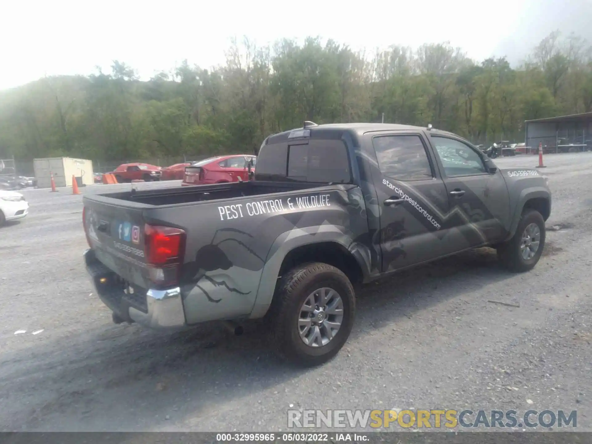 4 Photograph of a damaged car 5TFAZ5CN6KX085855 TOYOTA TACOMA 2WD 2019