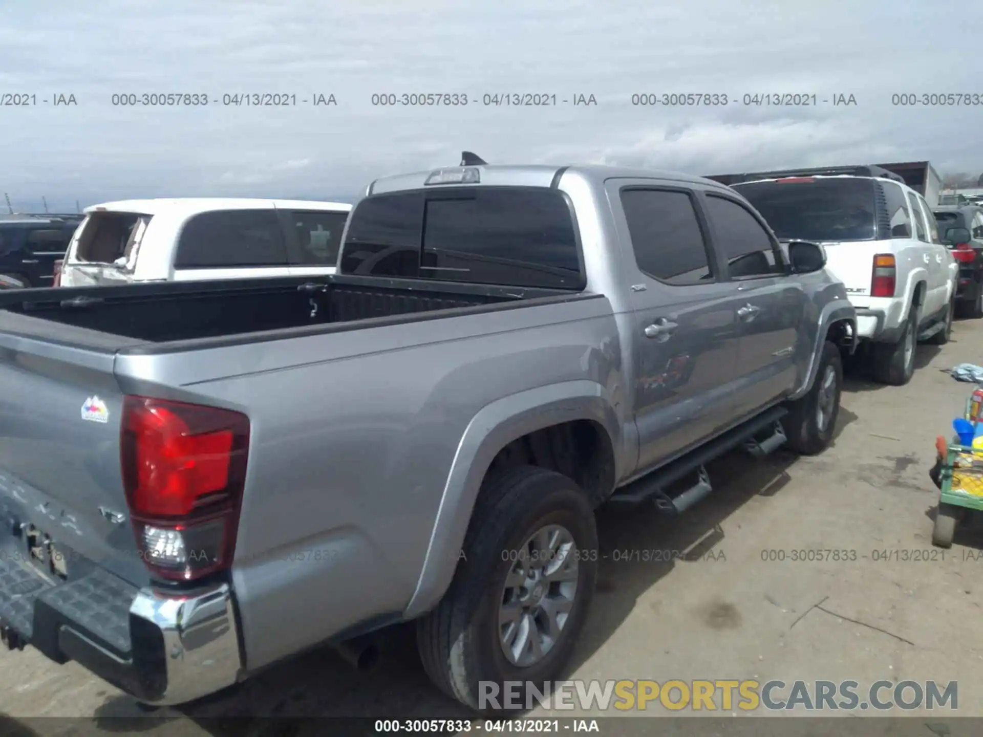 4 Photograph of a damaged car 5TFAZ5CN8KX079815 TOYOTA TACOMA 2WD 2019