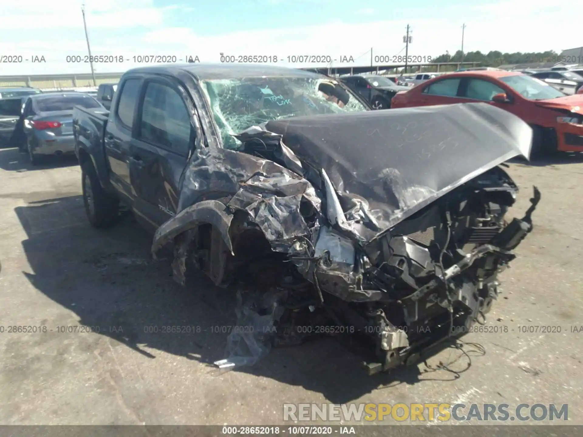 1 Фотография поврежденного автомобиля 5TFAZ5CN9KX077796 TOYOTA TACOMA 2WD 2019