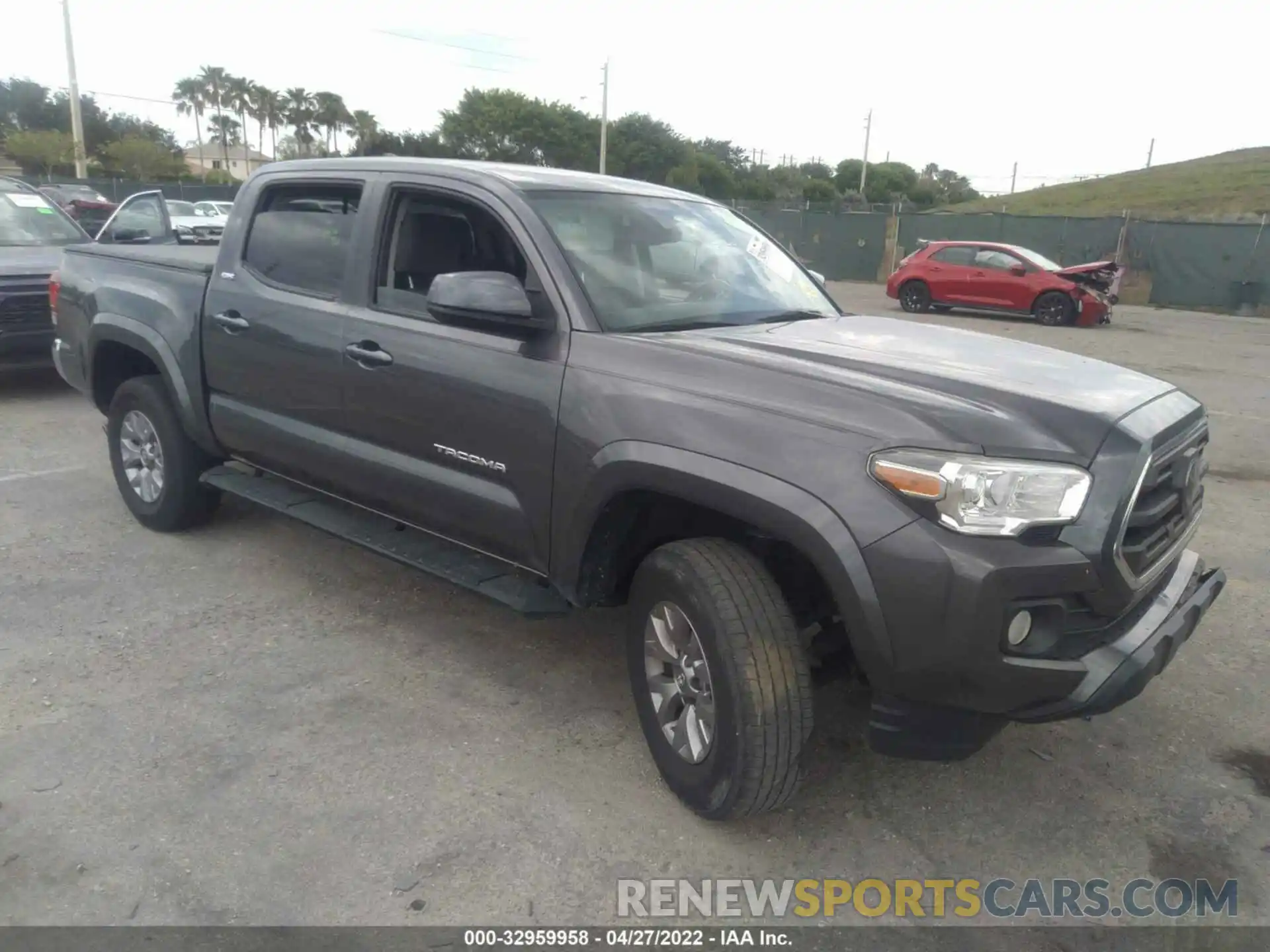 1 Photograph of a damaged car 5TFAZ5CNXKX076379 TOYOTA TACOMA 2WD 2019