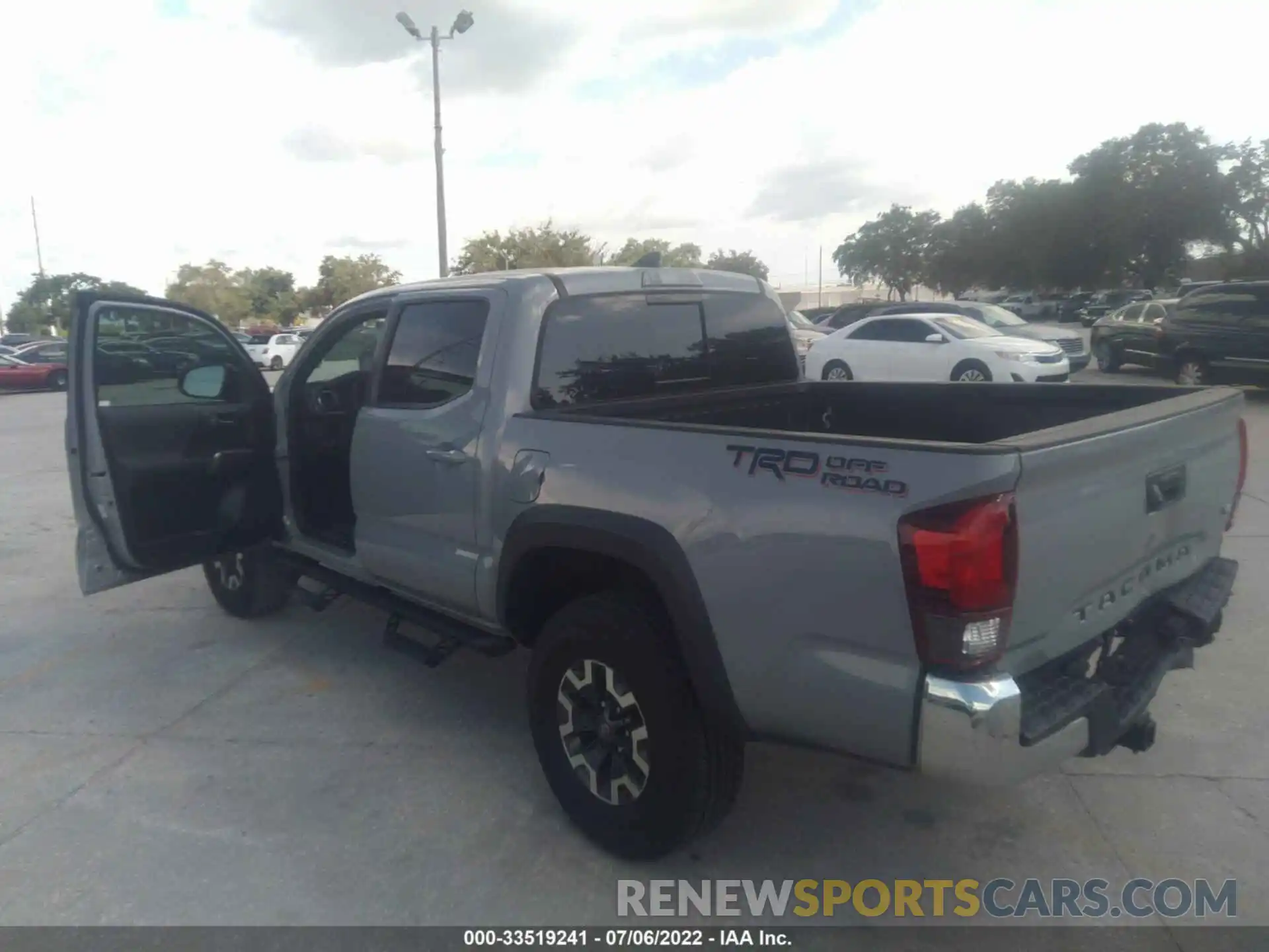 3 Photograph of a damaged car 5TFAZ5CNXKX077094 TOYOTA TACOMA 2WD 2019