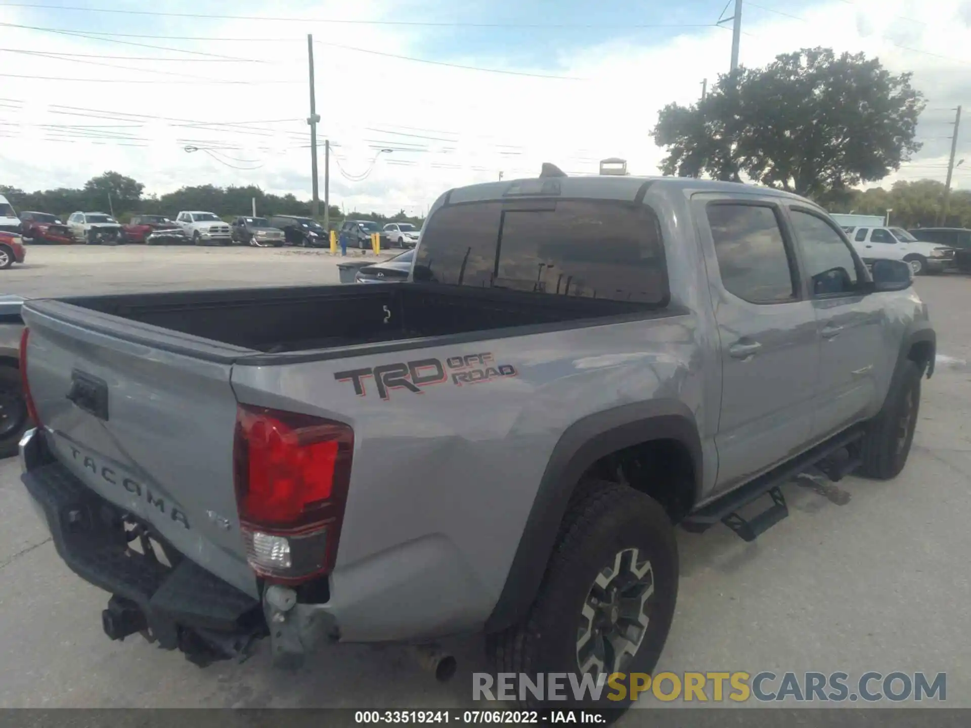 4 Photograph of a damaged car 5TFAZ5CNXKX077094 TOYOTA TACOMA 2WD 2019